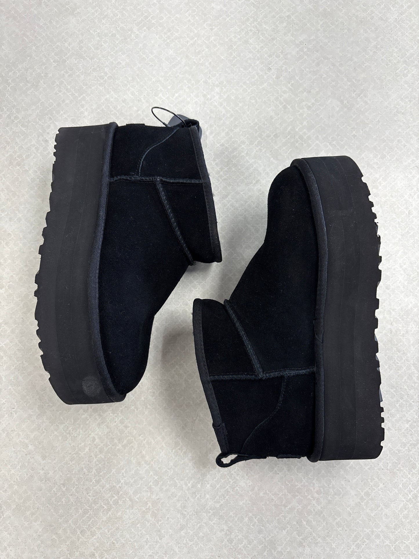 BOOTS DESIGNER by UGG In BLACK, Size: 9
