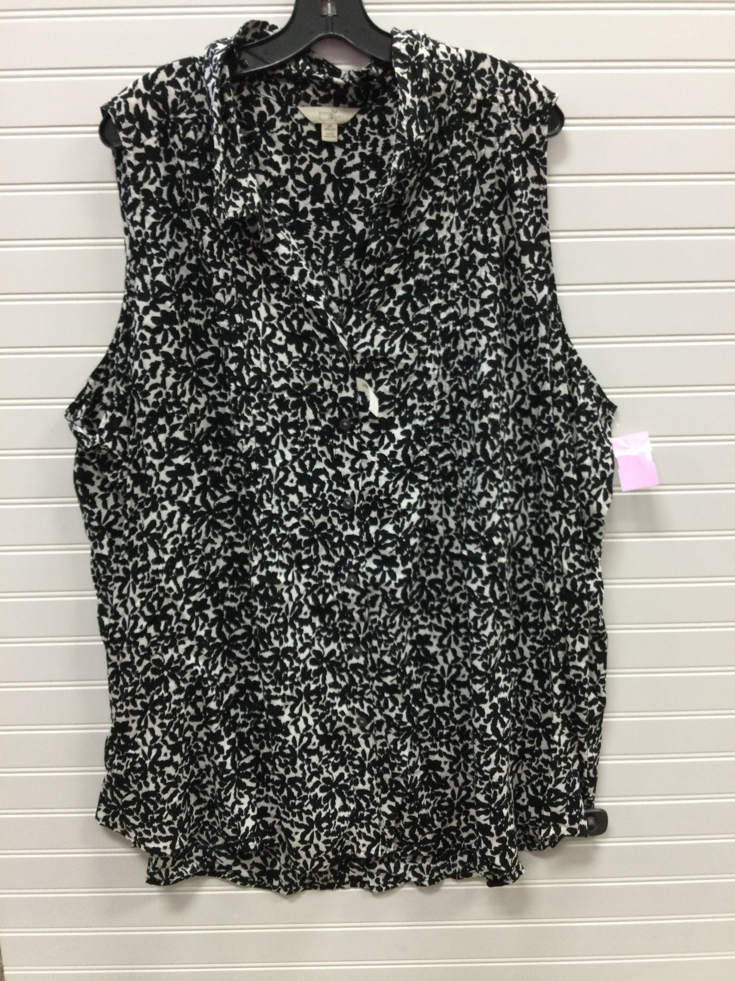 Top Sleeveless By Terra & Sky In Black, Size:4X