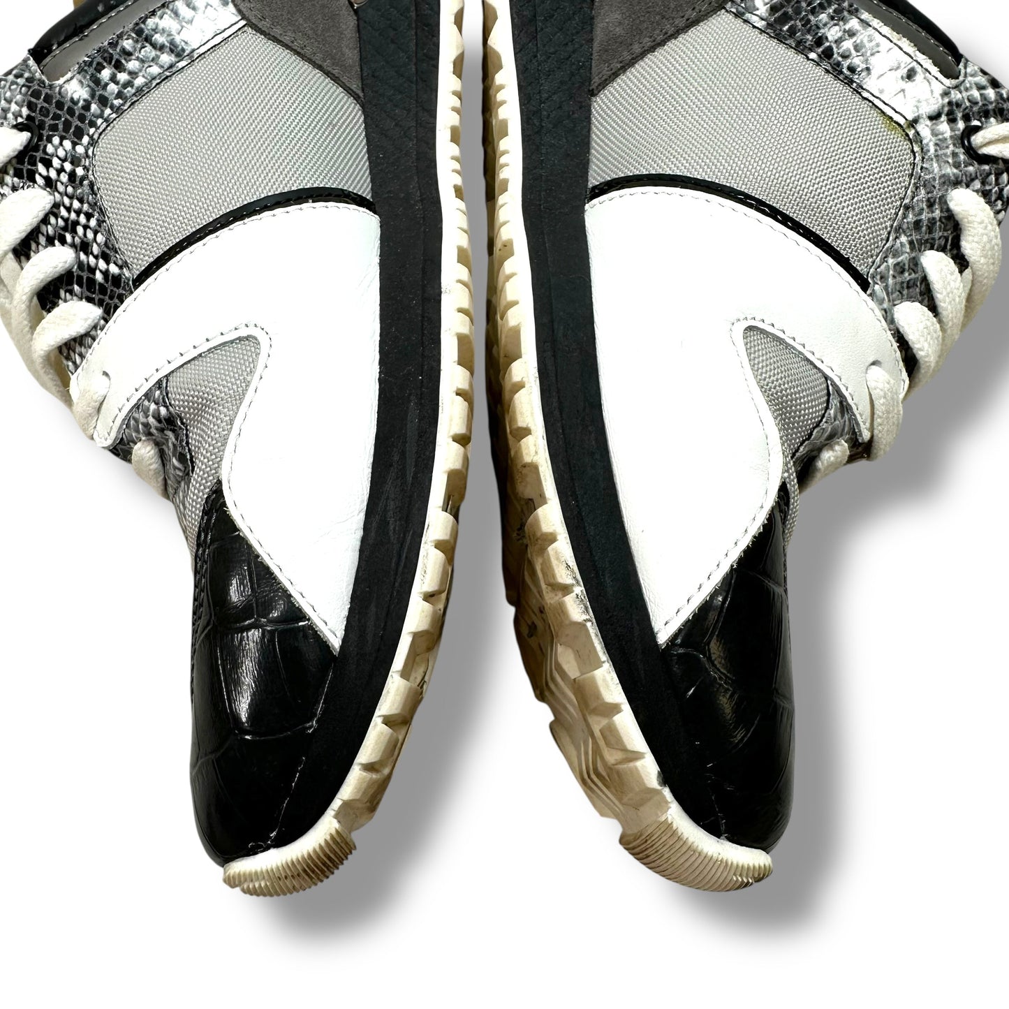 Shoes Luxury Designer By Valentino by Mario In White, Size: 9.5