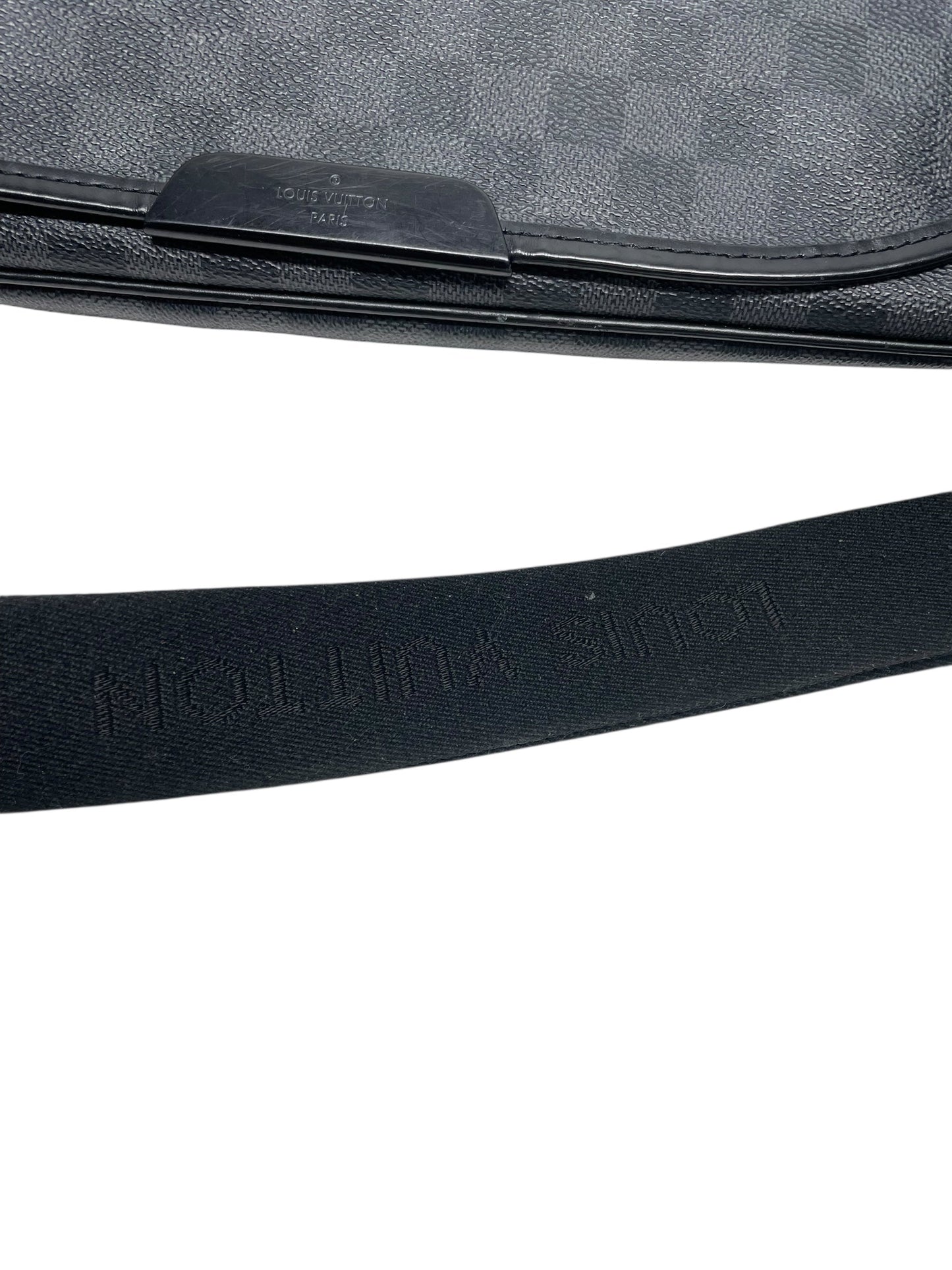 Crossbody Luxury Designer By Louis Vuitton, Size: Medium