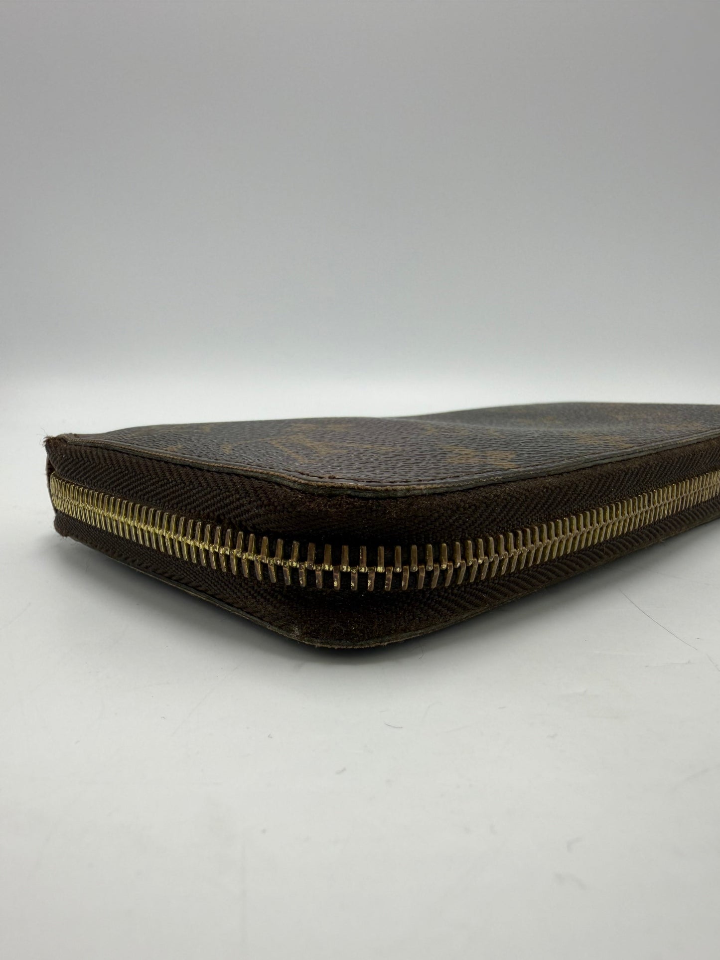 Louis Vuitton Zippy Luxury Wallet