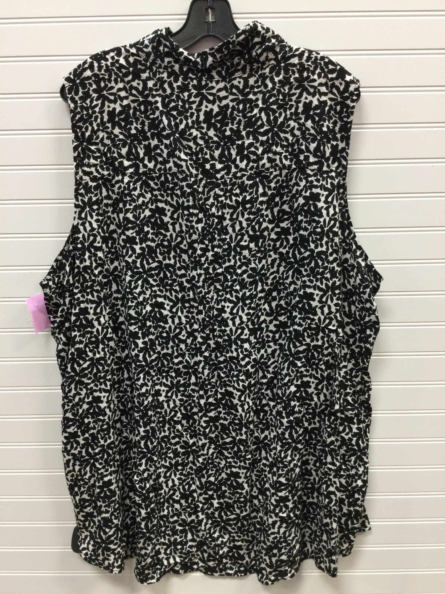 Top Sleeveless By Terra & Sky In Black, Size:4X