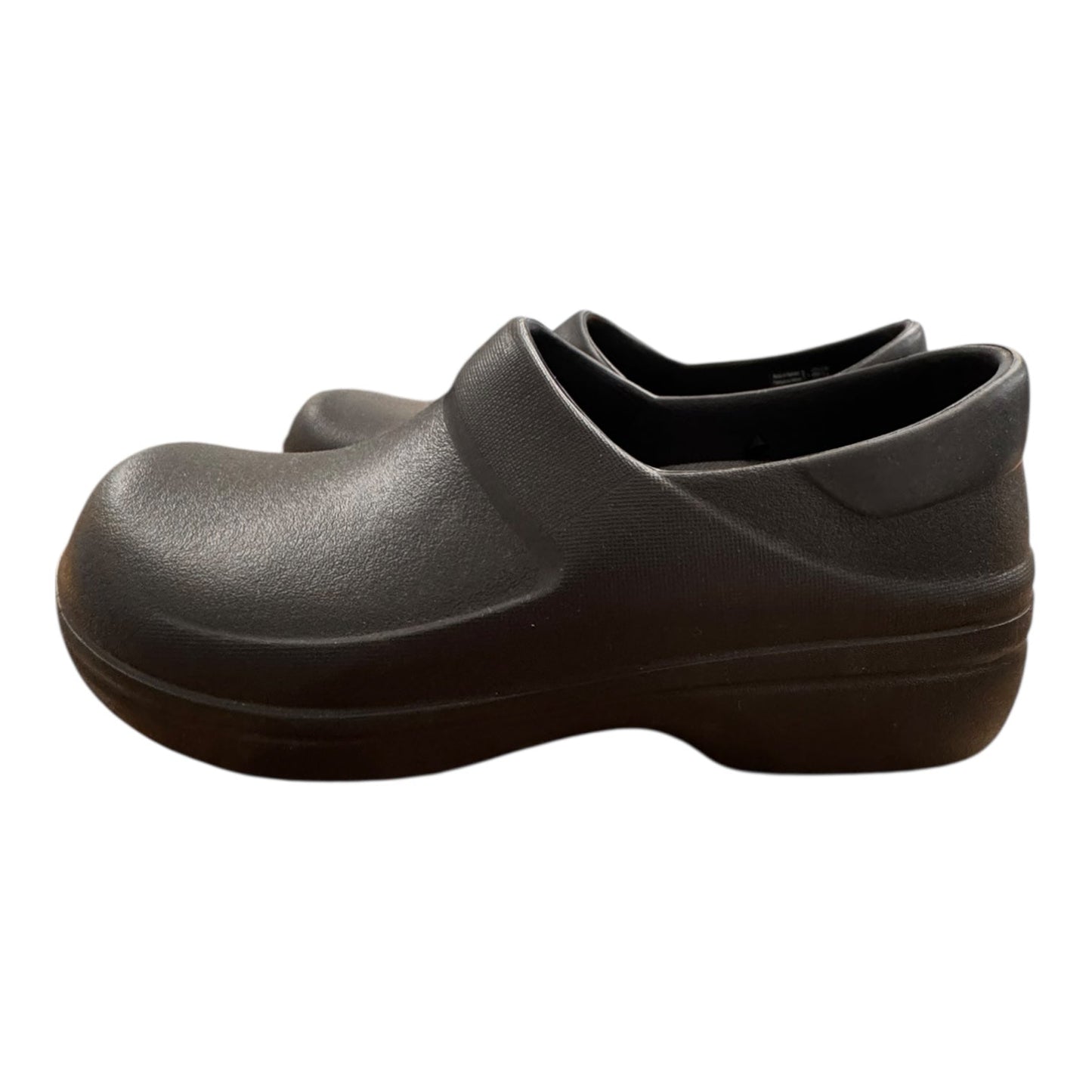 Shoes Flats By Crocs In Black, Size: