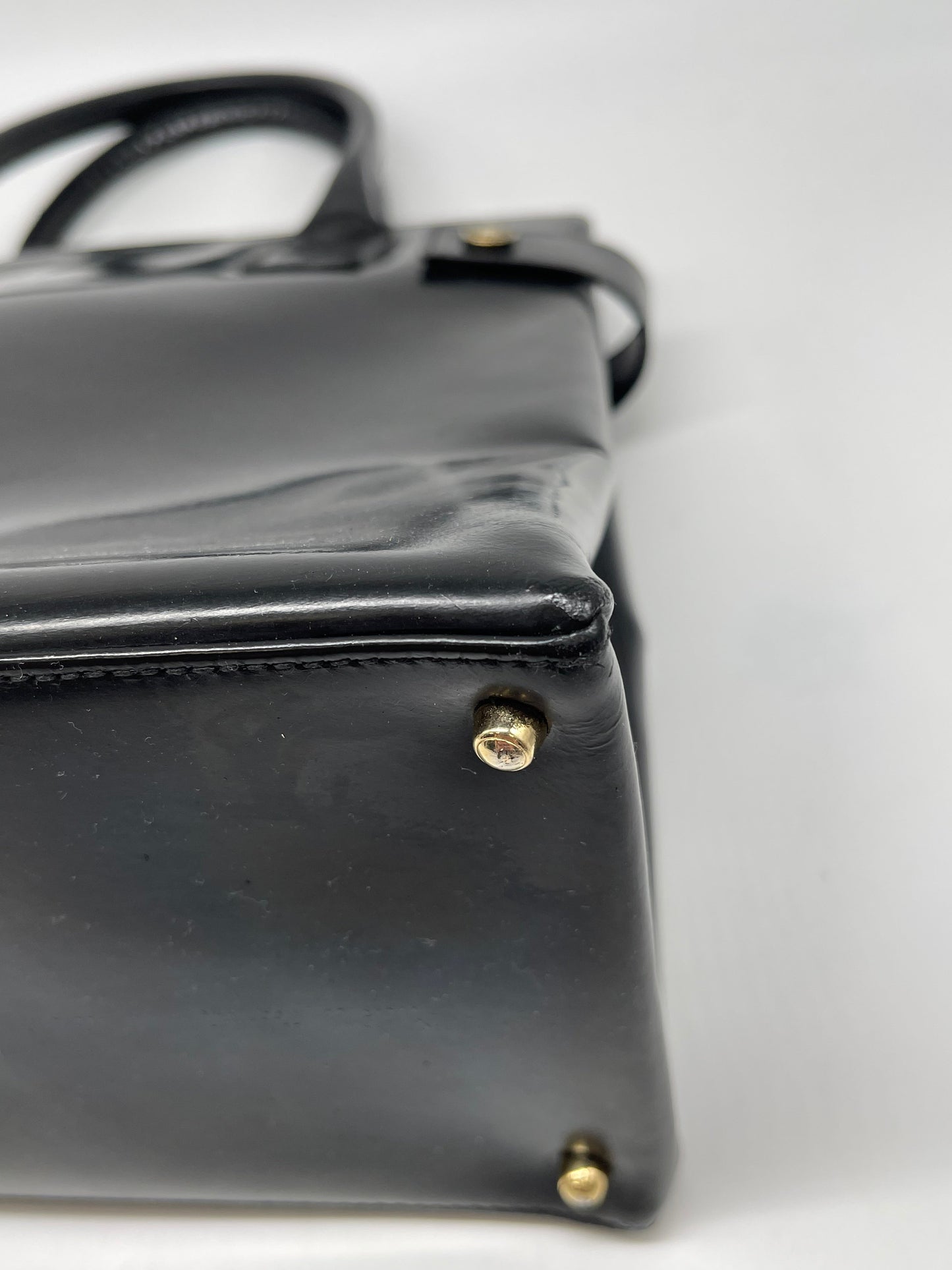 Handbag Luxury Designer By Gucci, Size: Medium