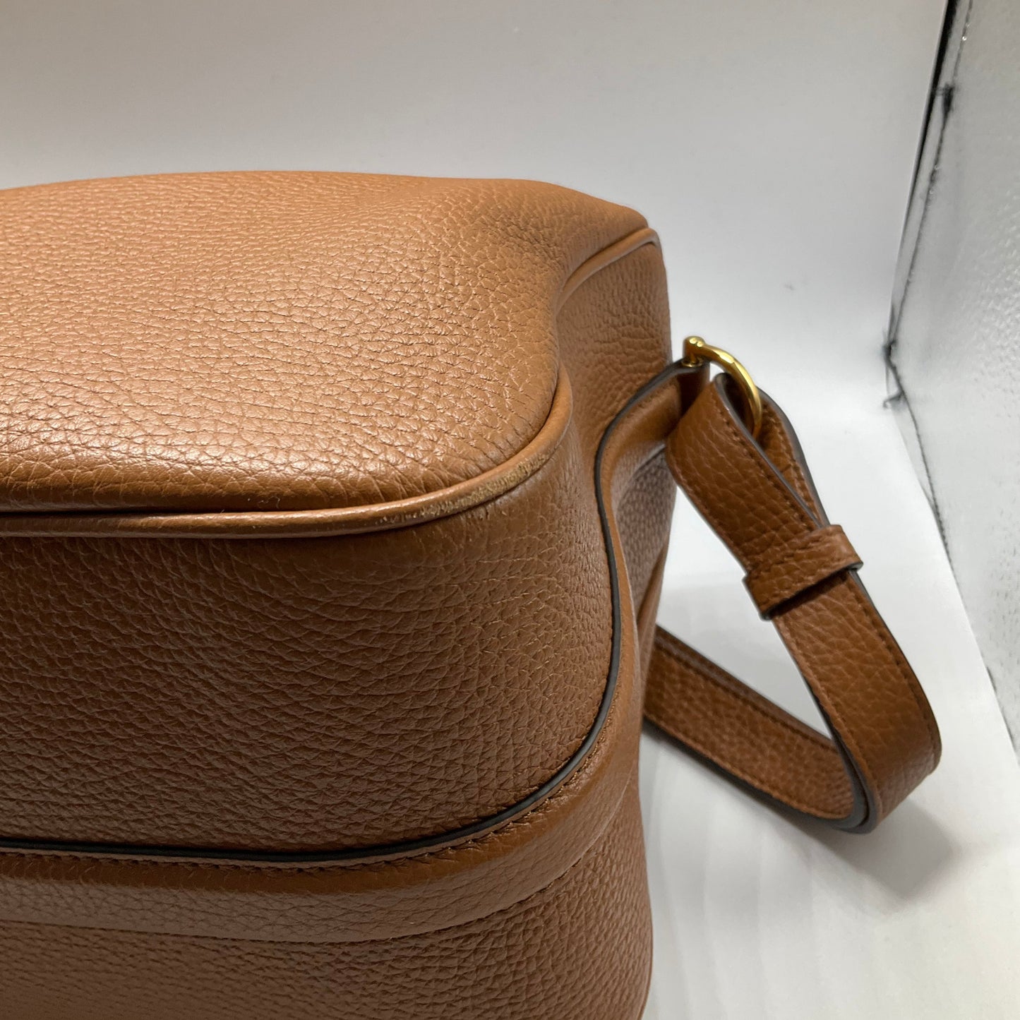 Crossbody Luxury Designer By Gucci, Size: Medium