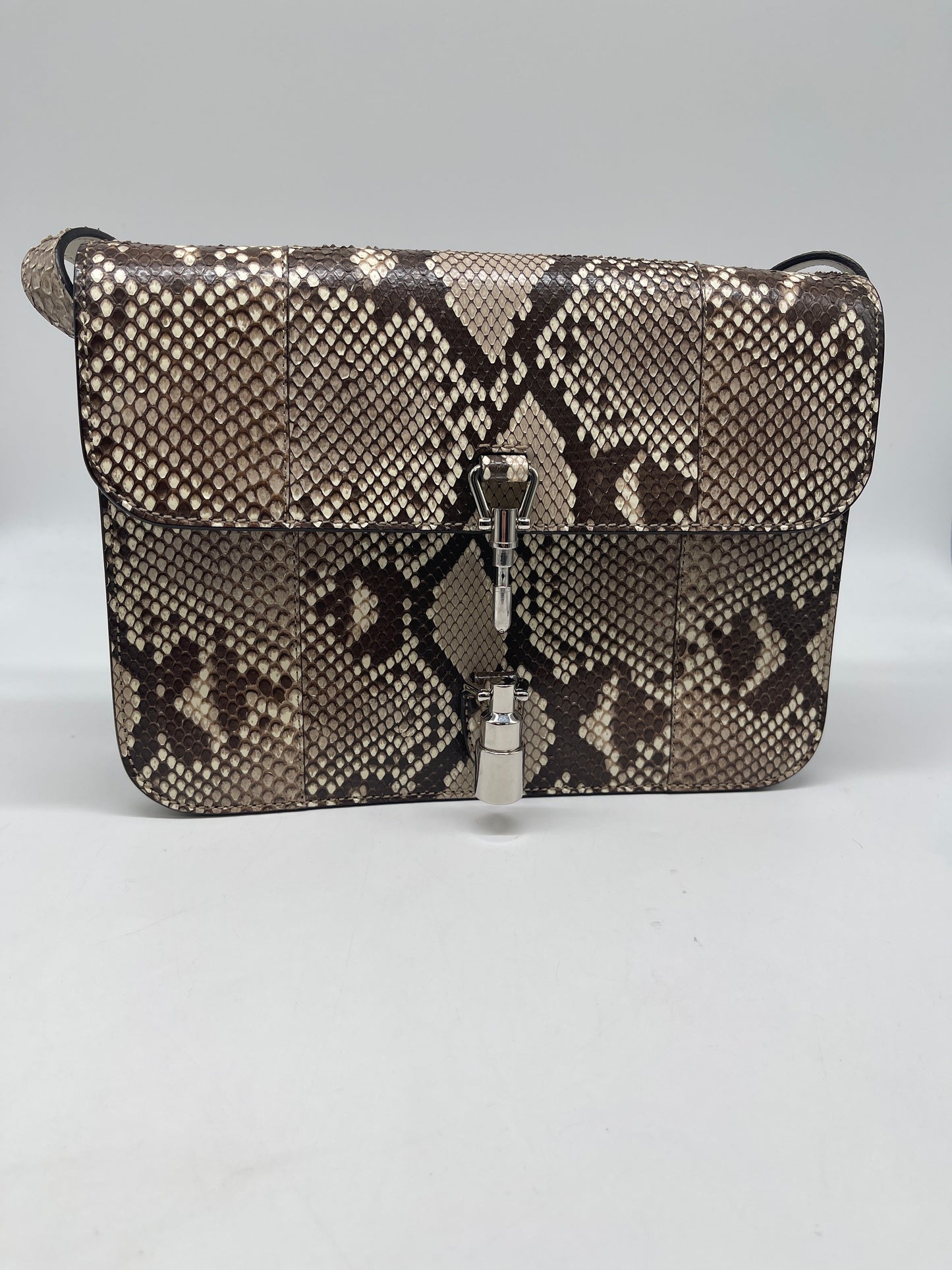 Handbag Luxury Designer By Gucci, Size: Medium