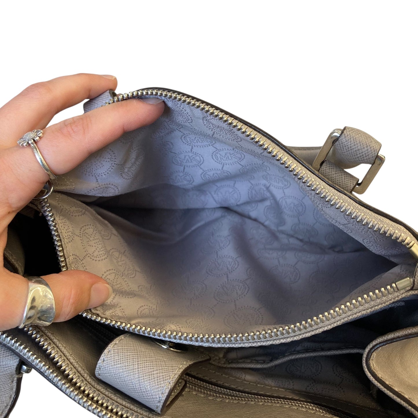 Handbag Designer By Michael Kors In Grey, Size:Medium