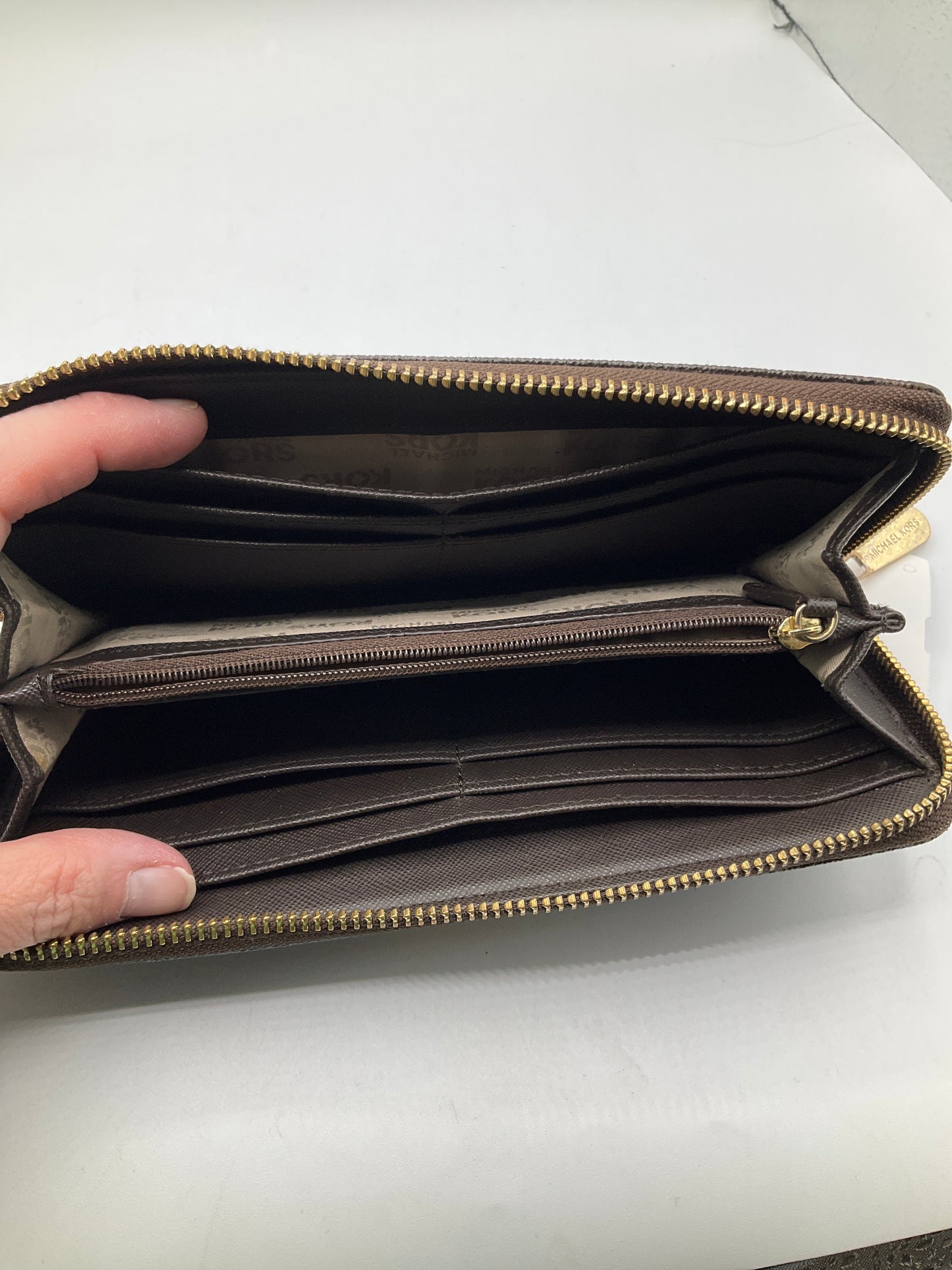 WALLET DESIGNER by MICHAEL KORS In BROWN, Size: MEDIUM