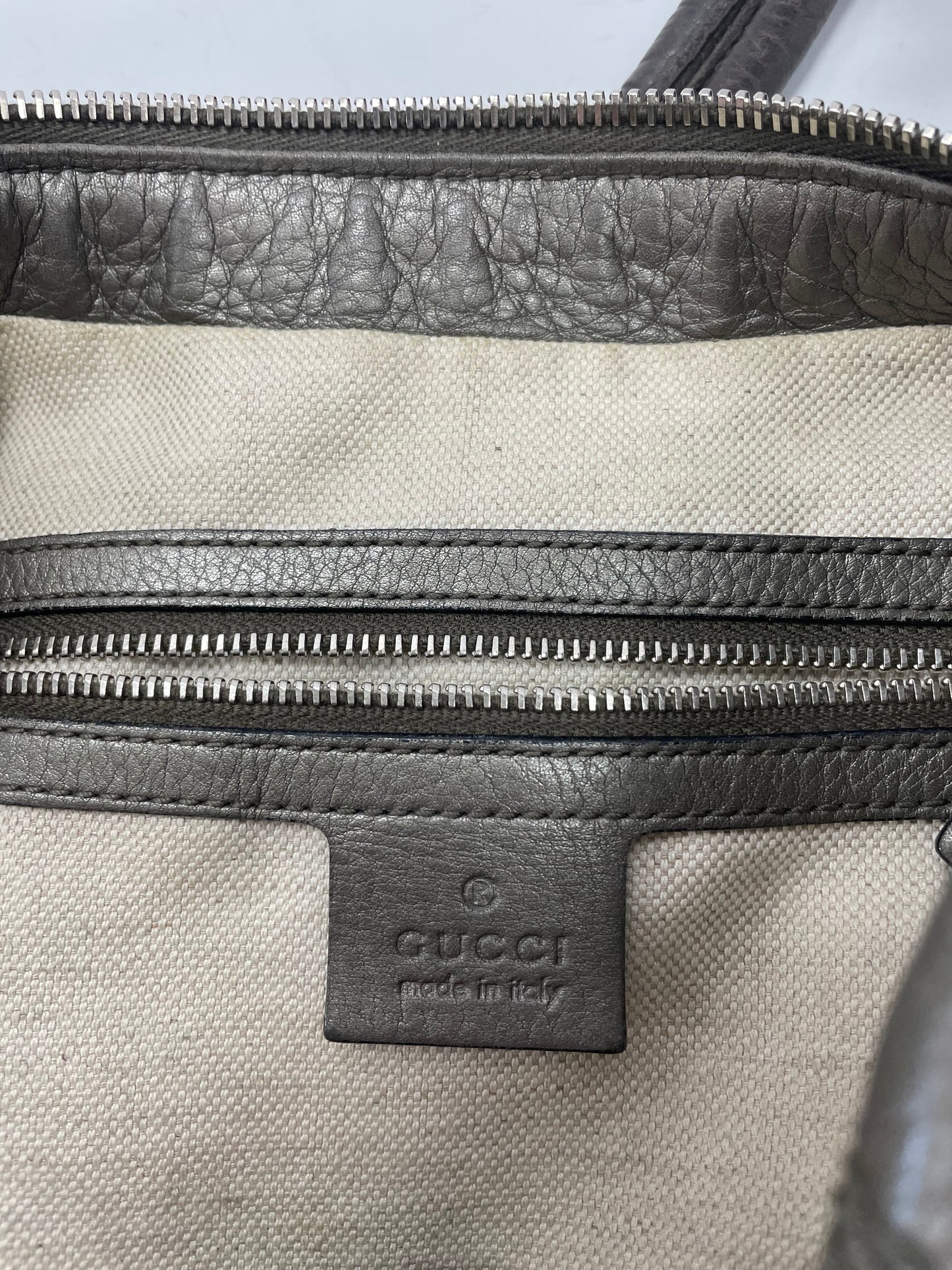 Handbag Luxury Designer By Gucci In Grey, Size:Large