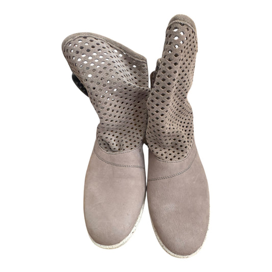 Shoes Flats By EVER In Grey & Tan, Size:8.5