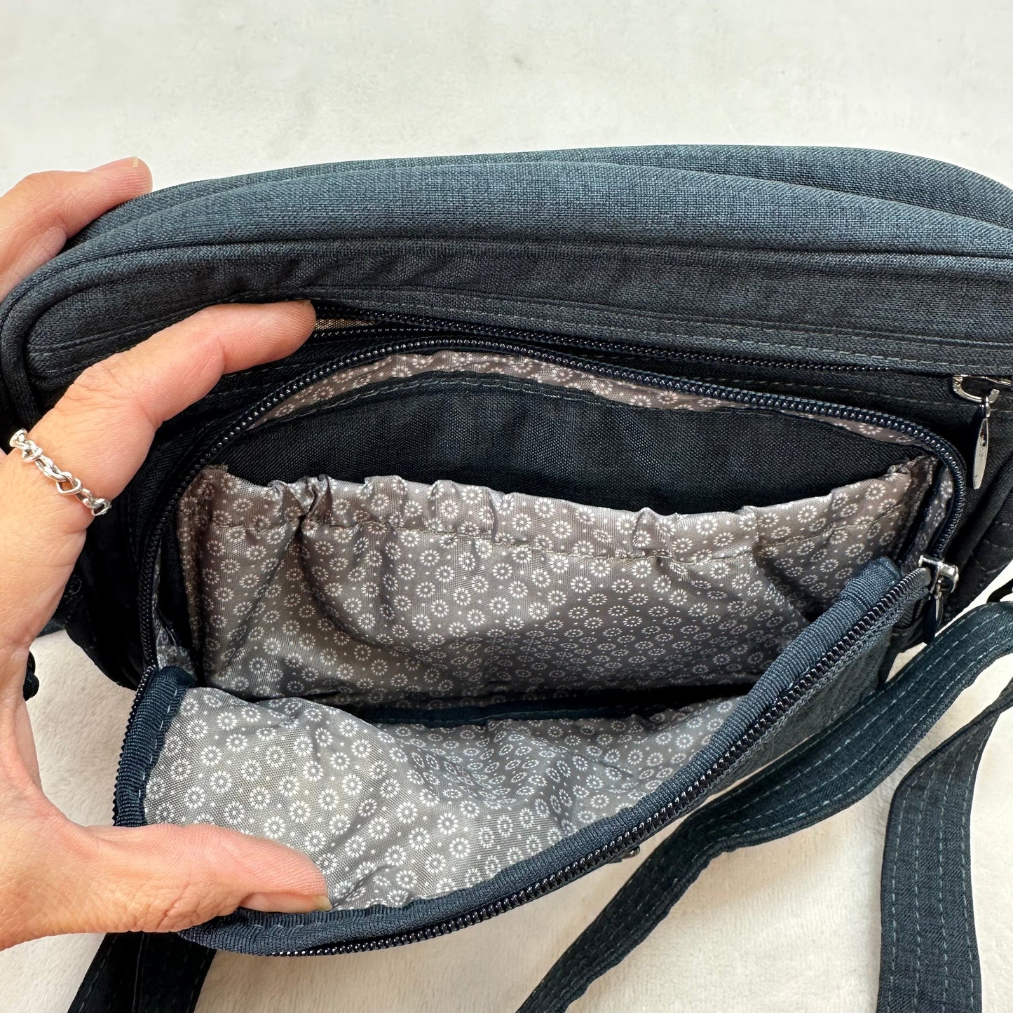 CAROUSEL Crossbody By Lug, Size: Small