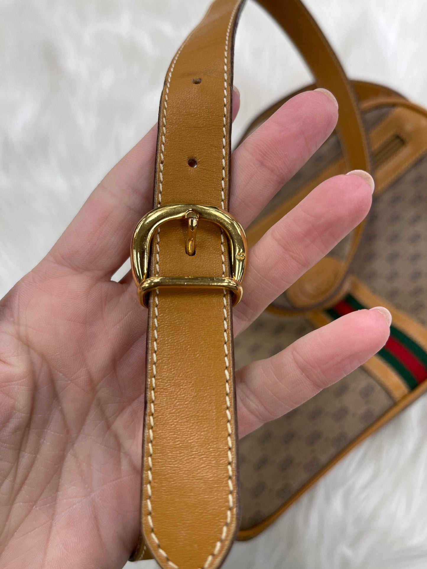 Crossbody Luxury Designer By Gucci, Size: Large