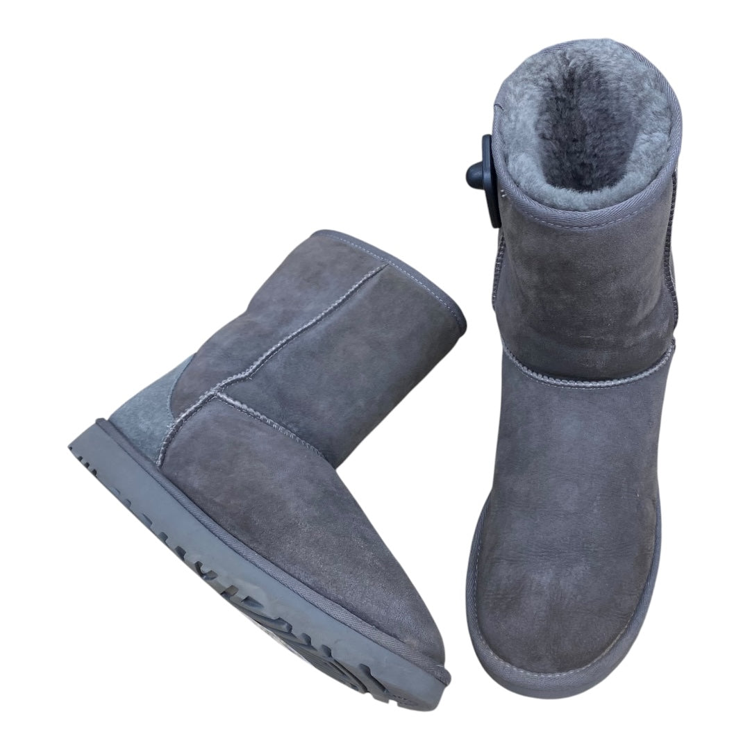 Boots Designer By Ugg In Grey, Size:11