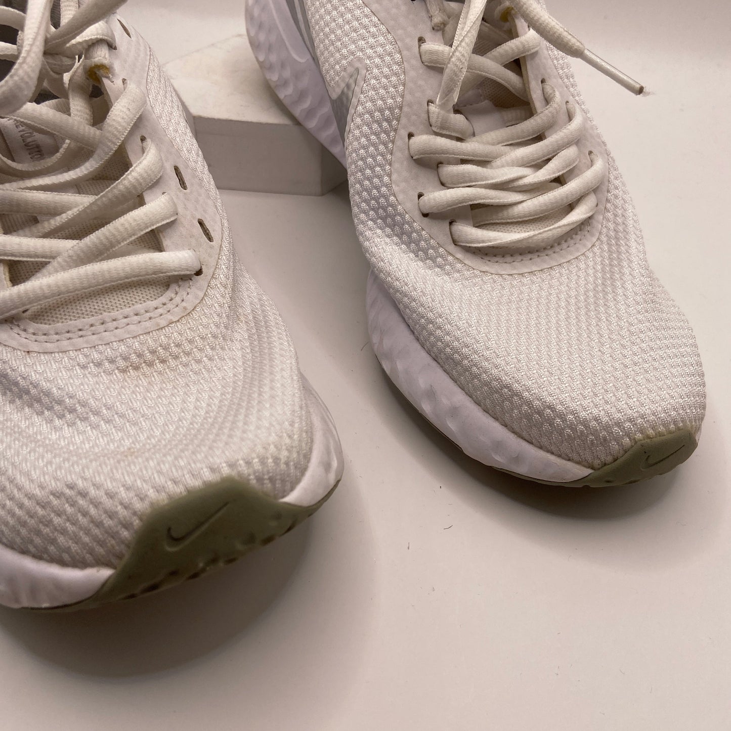 Shoes Athletic By Nike In White, Size: 6.5