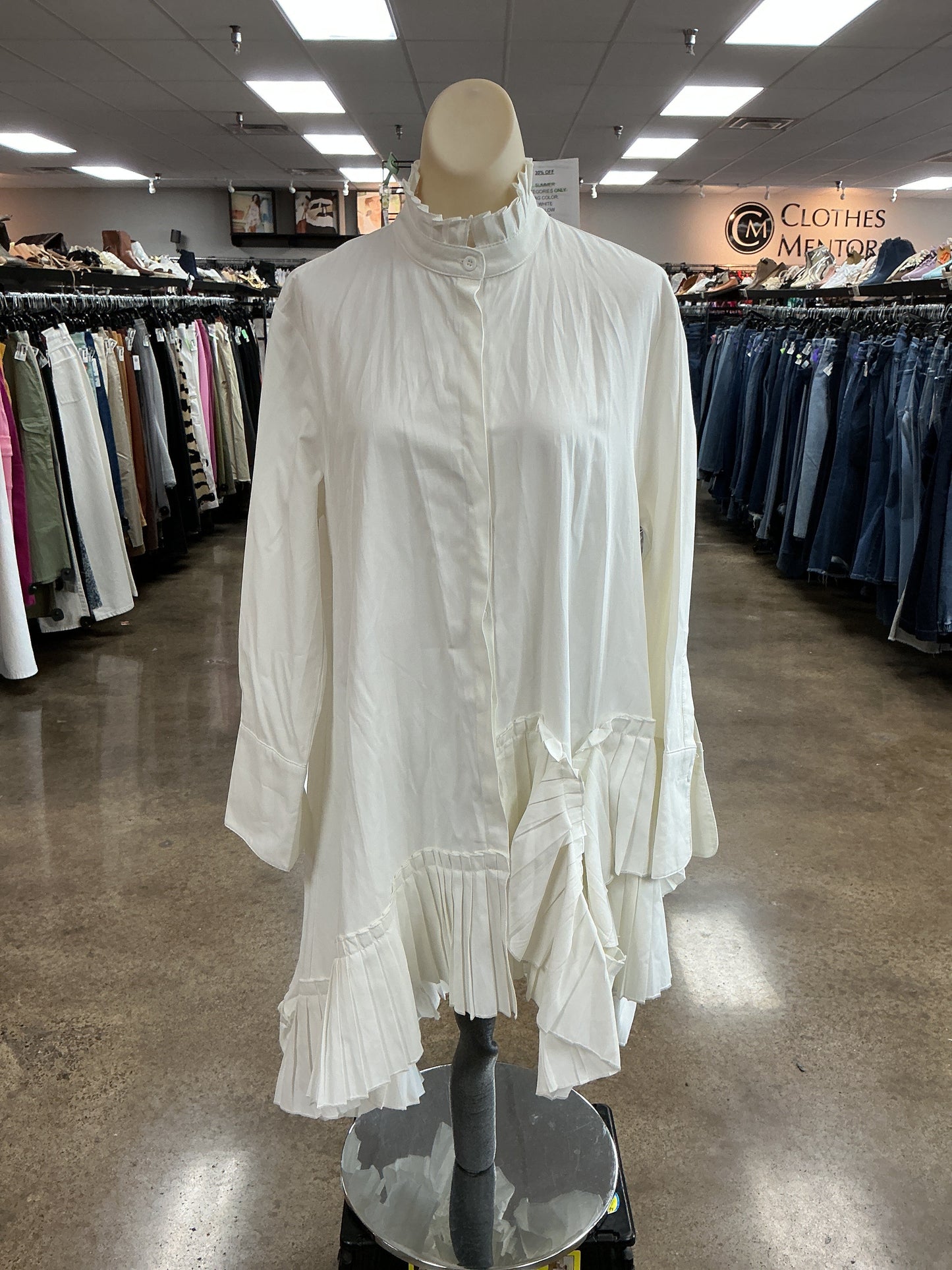 Dress Casual Short By Clothes Mentor In White, Size:S