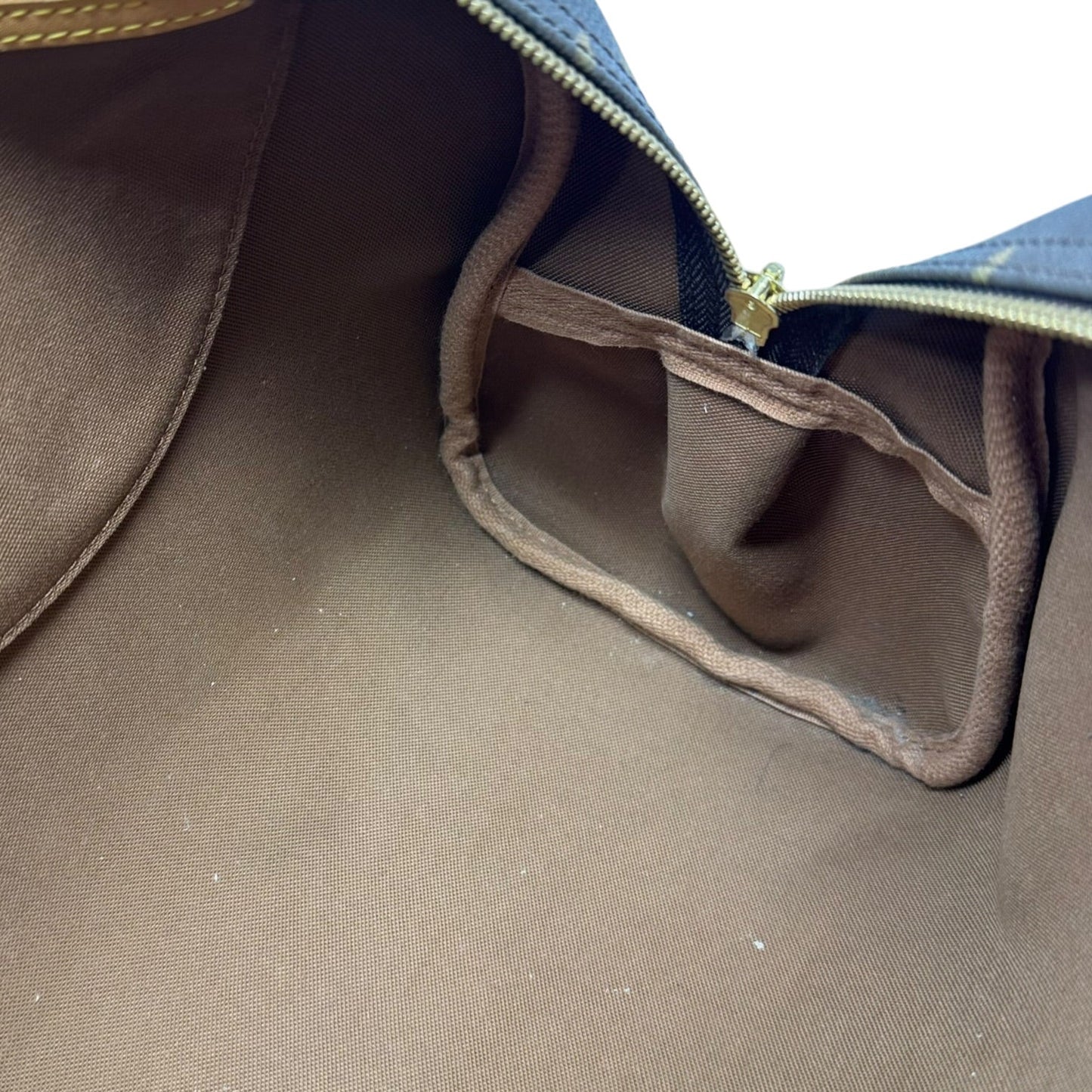 Montorgueil PM 2009 Monogram Shoulder Handbag Luxury Designer By Louis Vuitton, Size: Medium