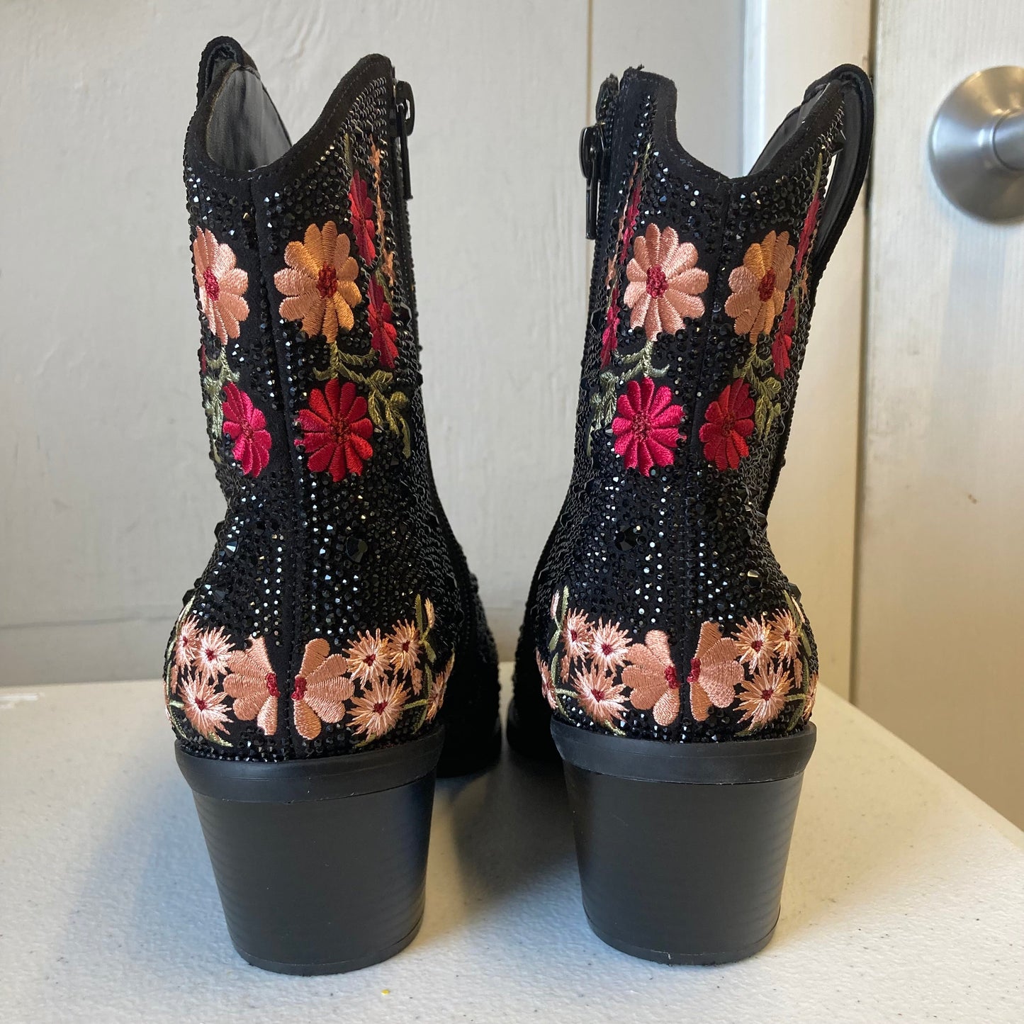 Boots Ankle Heels By Inc In Black & Red, Size:8.5