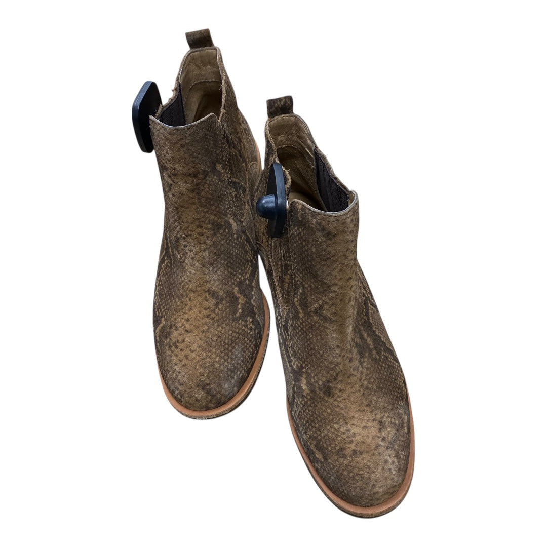 Boots Ankle Flats By Sofft In Snakeskin Print, Size:9