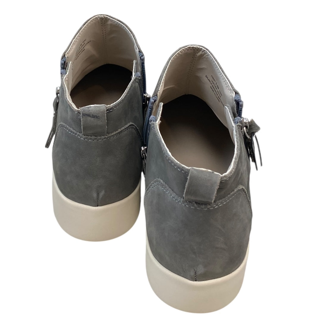 Shoes Sneakers By Otbt In Grey & White, Size:9.5