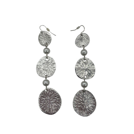 Earrings Dangle/Drop By Clothes Mentor In Silver