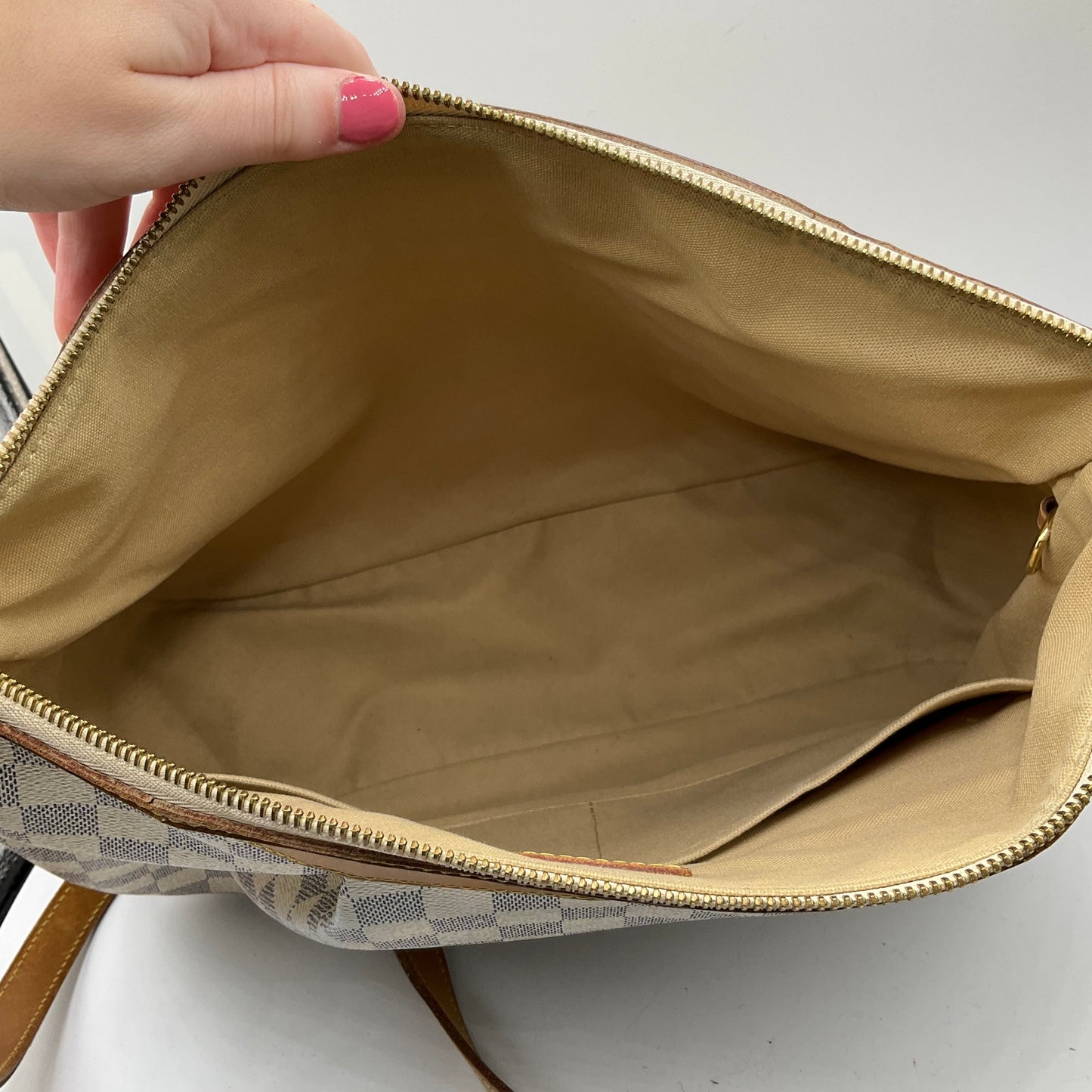 Crossbody Luxury Designer By Louis Vuitton, Size: Large