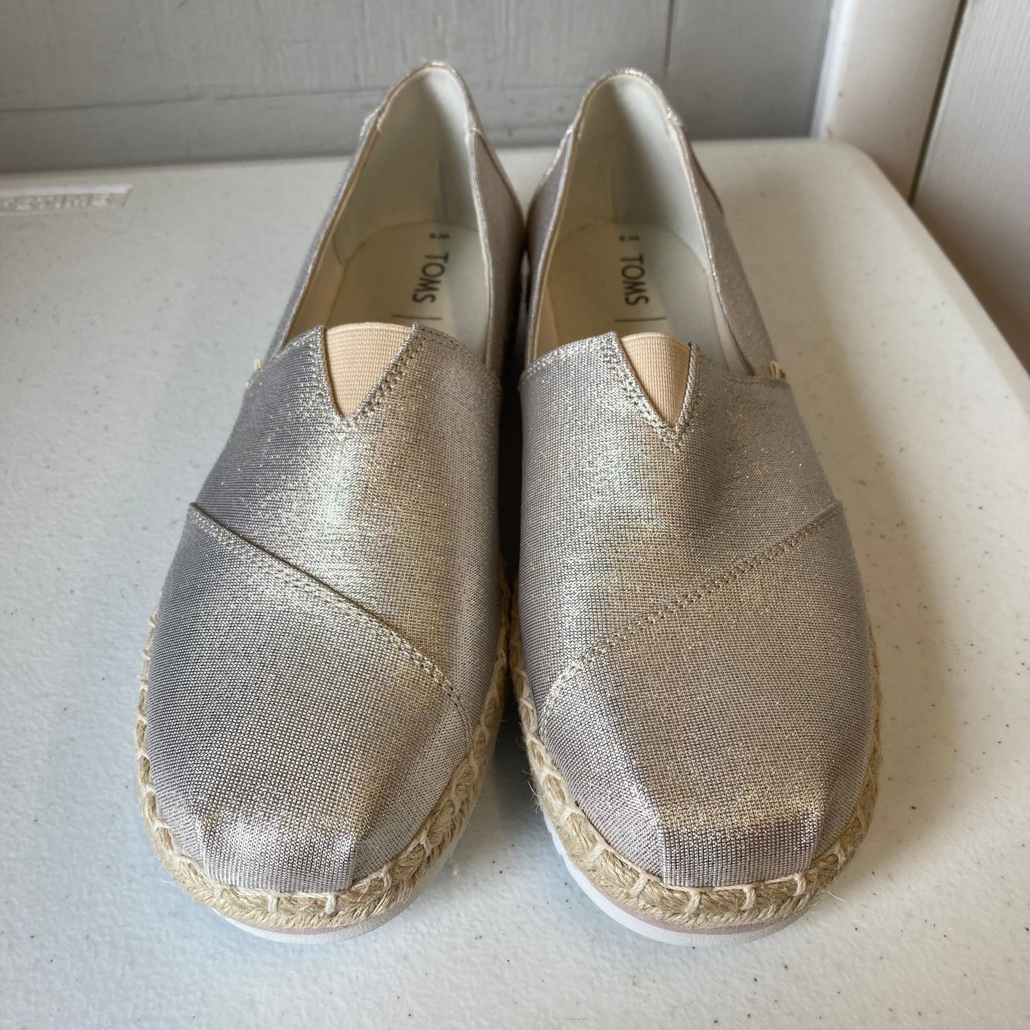 Shoes Sneakers By Toms In Pink Gold, Size:9