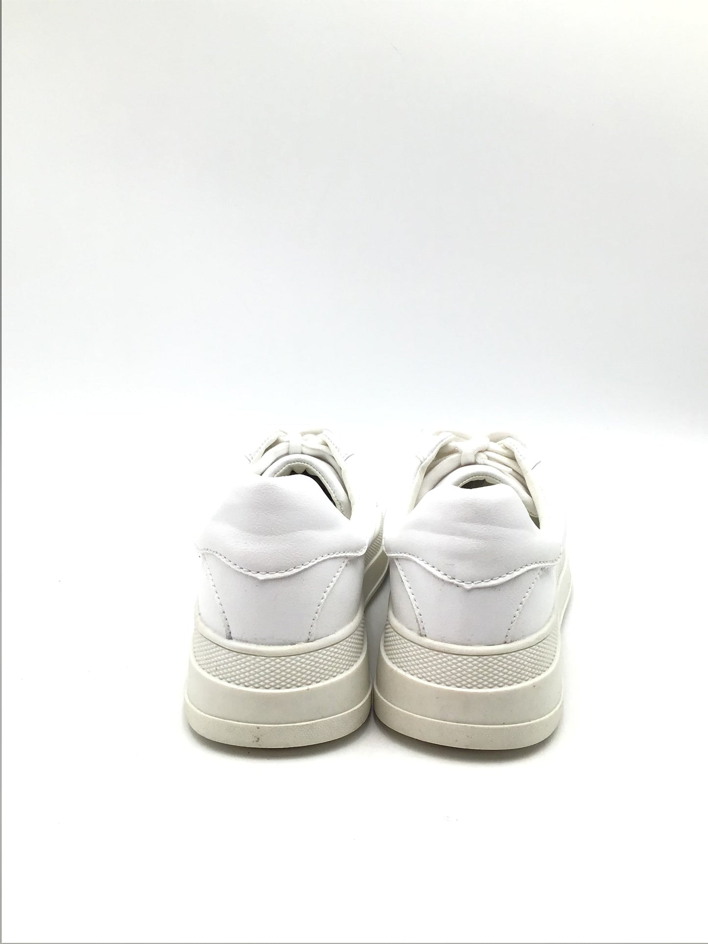 Shoes Sneakers By Steve Madden In White, Size: 11
