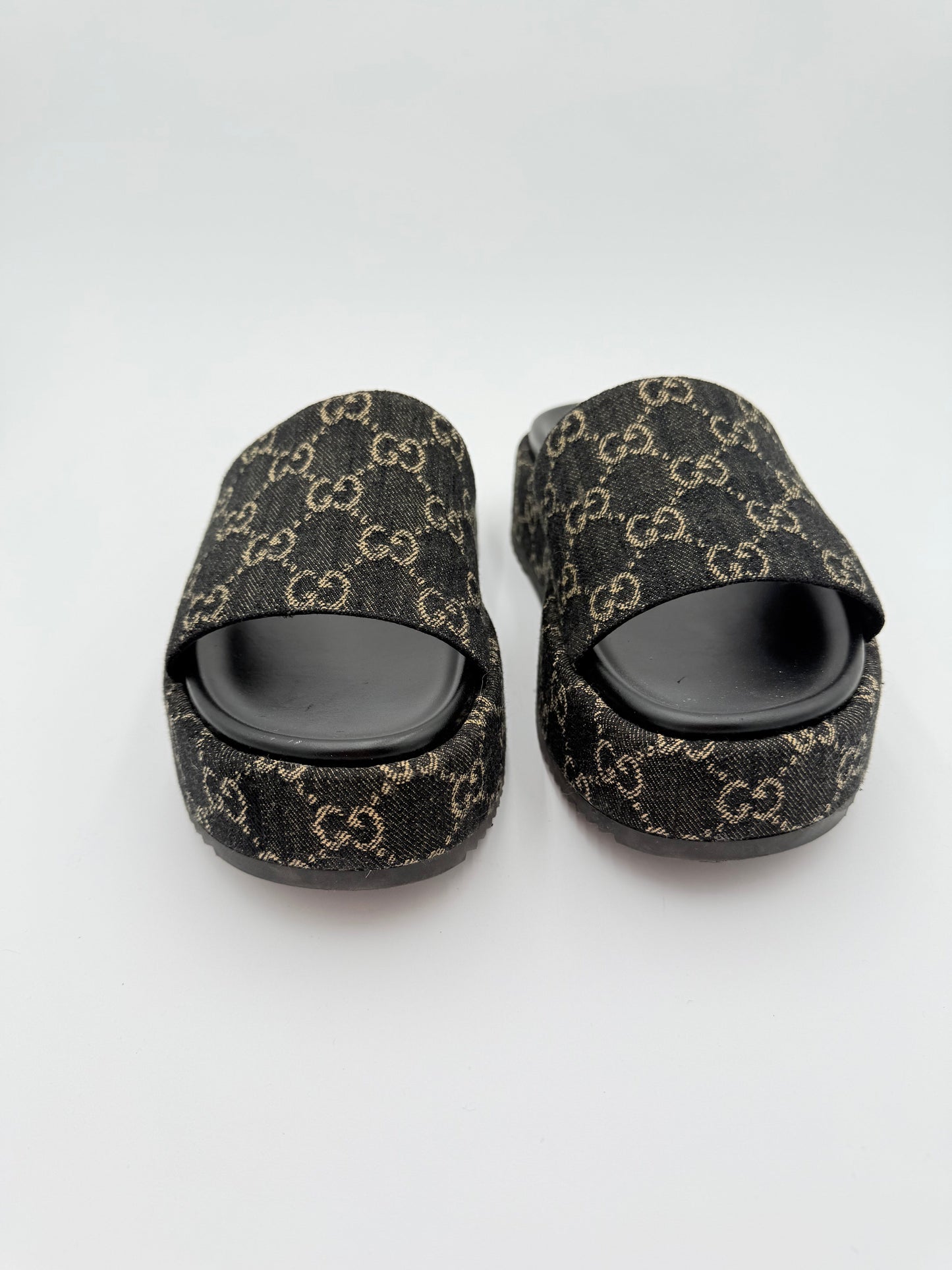 Sandals Luxury Designer By Gucci In Black & Cream, Size:10