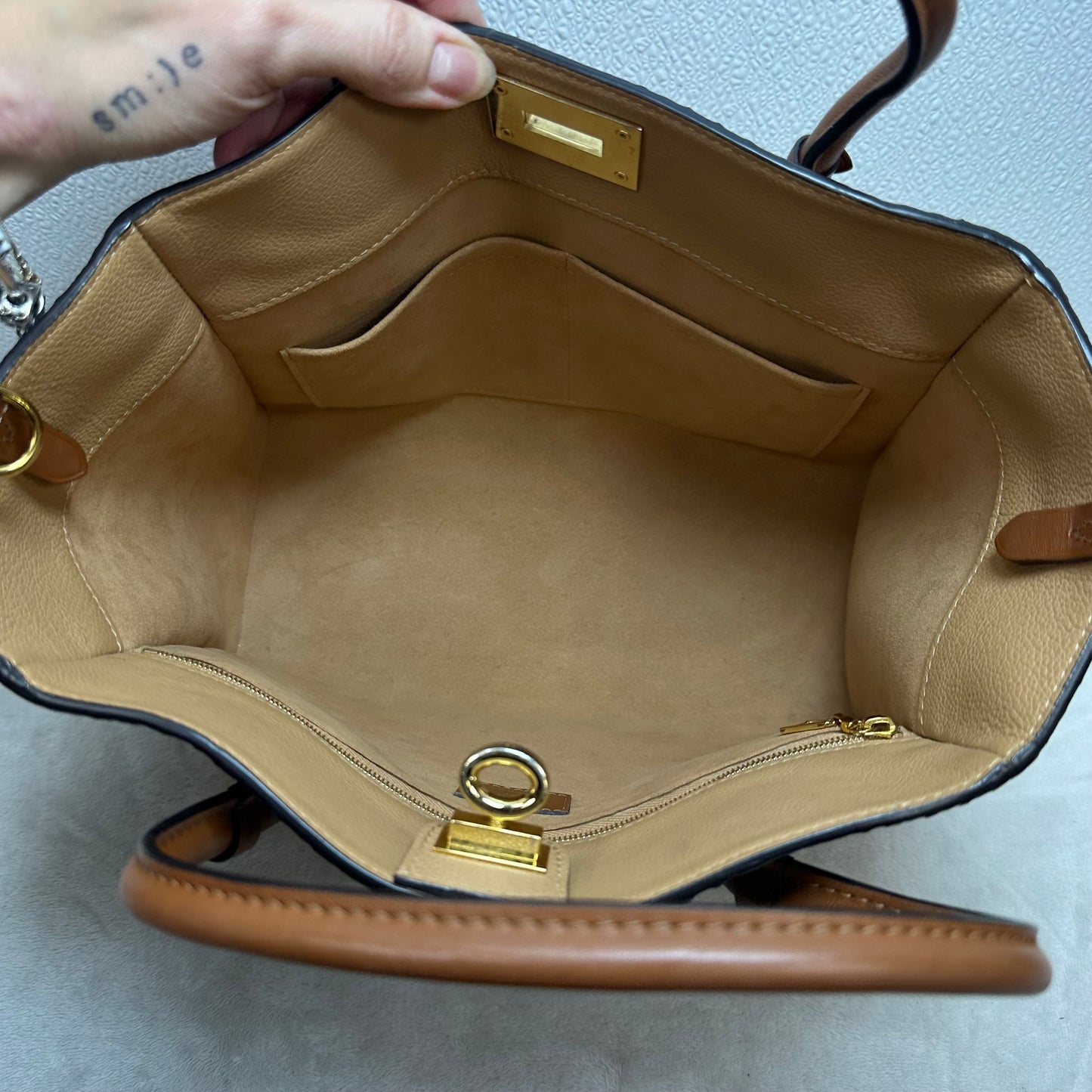 Handbag Luxury Designer By Louis Vuitton, Size: Medium