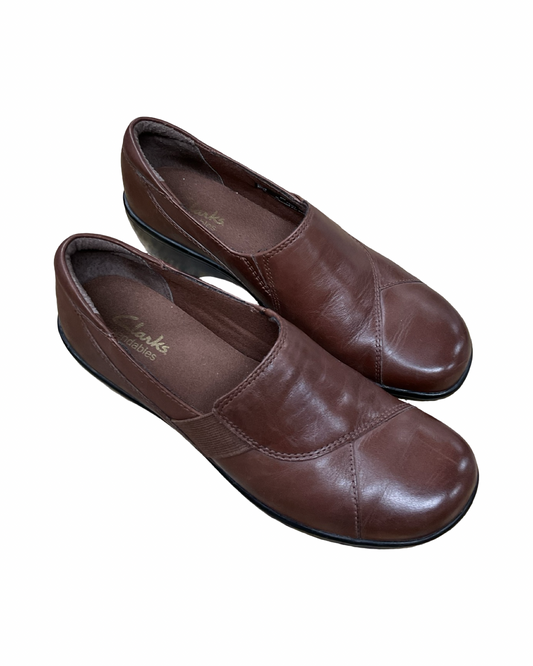 Shoes Flats By Clarks In Brown, Size:6