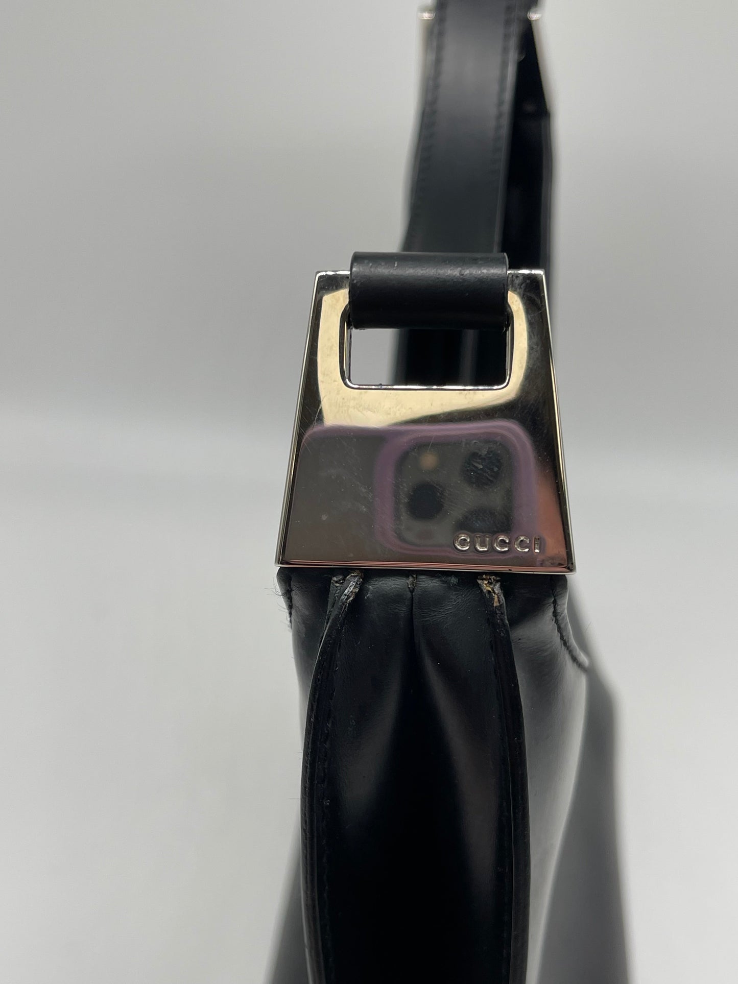 Handbag Luxury Designer By Gucci, Size: Medium