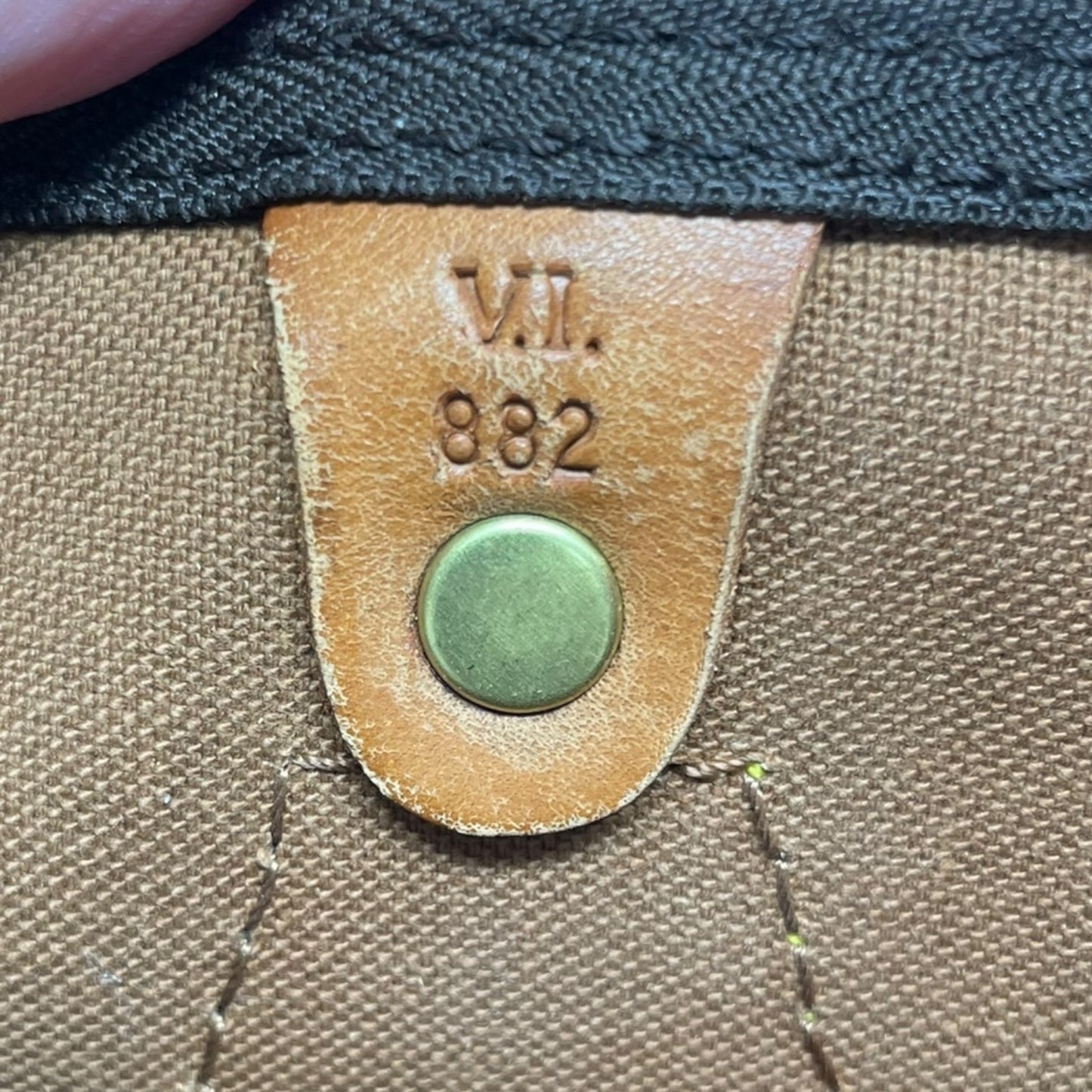 Duffle And Weekender Luxury Designer By Louis Vuitton, Size: Medium