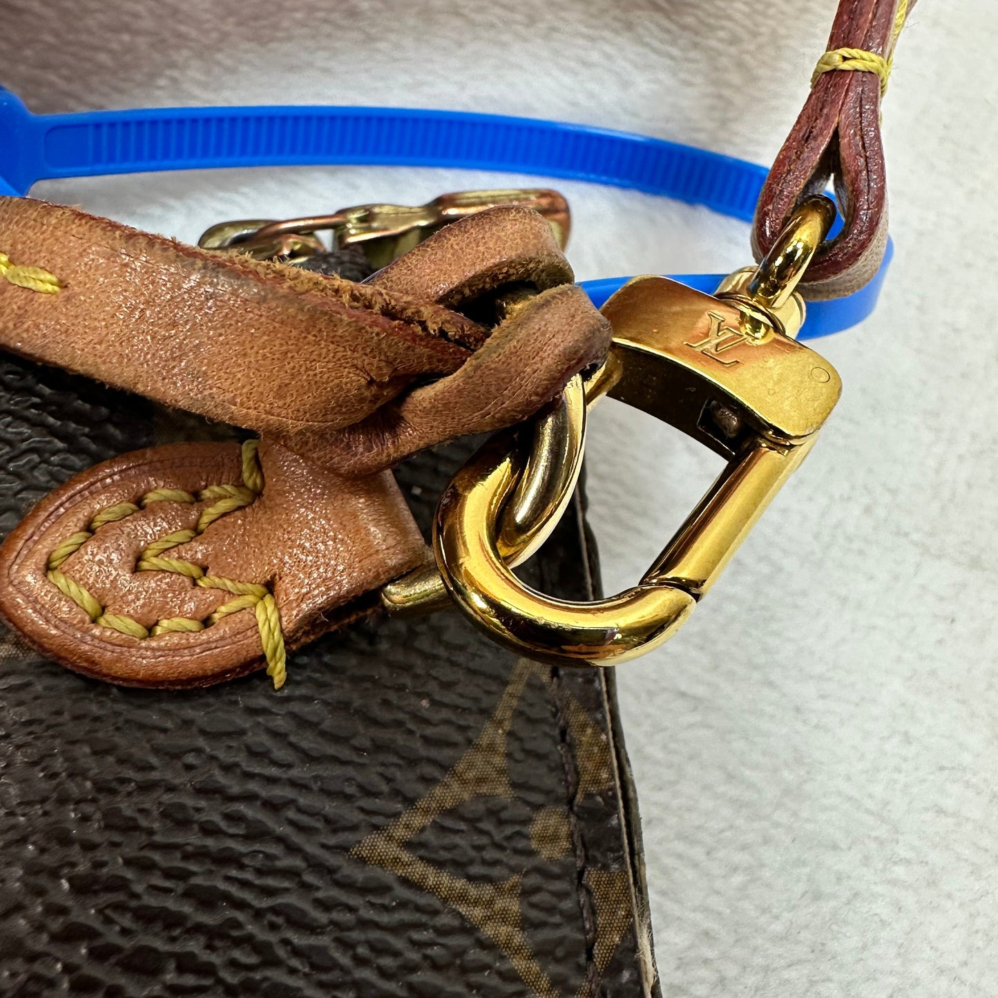 Wristlet Luxury Designer By Louis Vuitton, Size: Medium