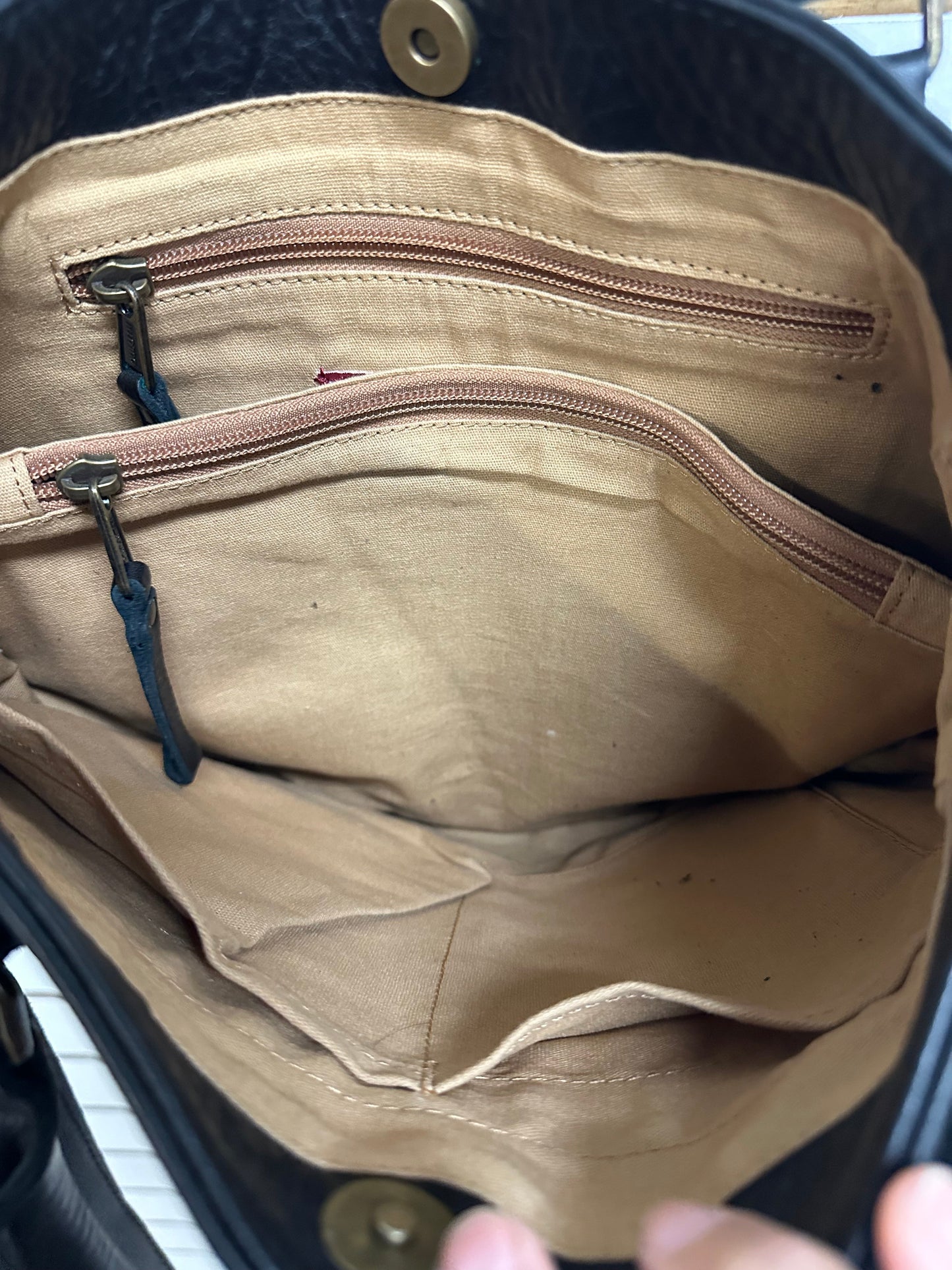 Handbag Leather By Duluth Trading, Size: Medium