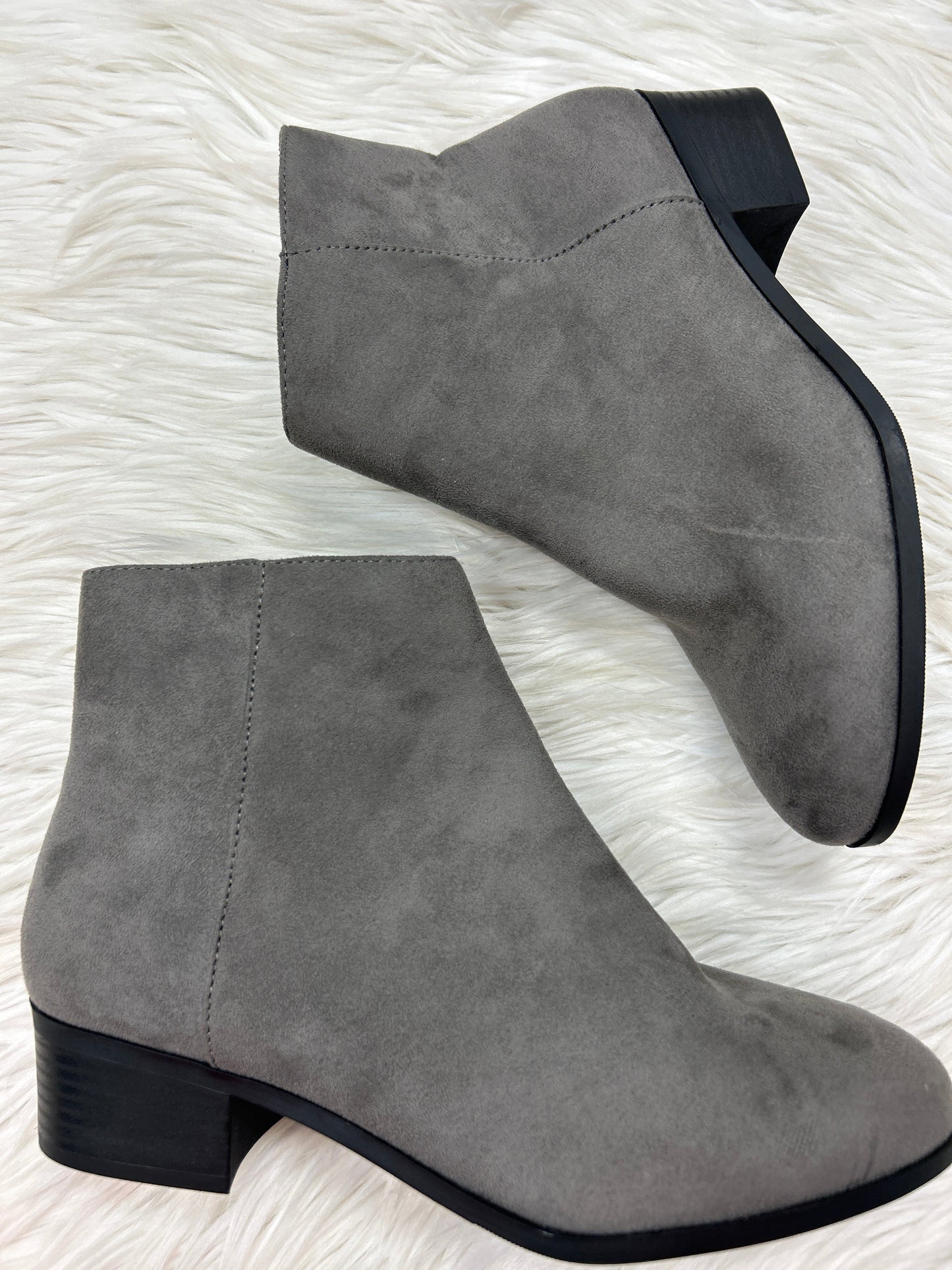 Boots Ankle Flats By Clothes Mentor In Grey, Size:10