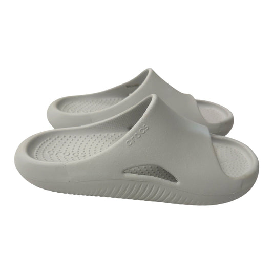 Sandals Flats By Crocs In Grey, Size:7