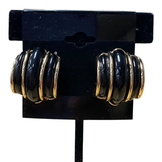 Earrings Stud  In Black & Gold