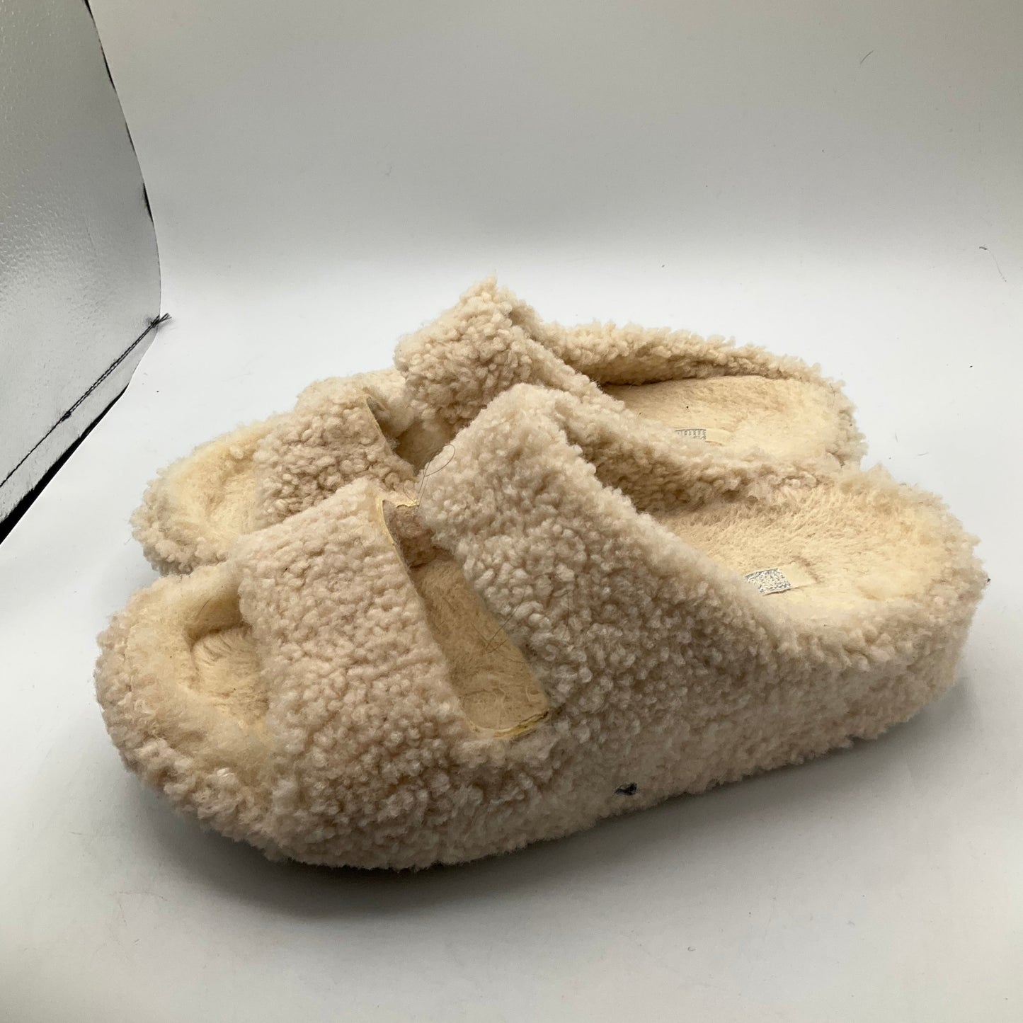 SANDALS FLATS by FITFLOP In CREAM, Size: 8