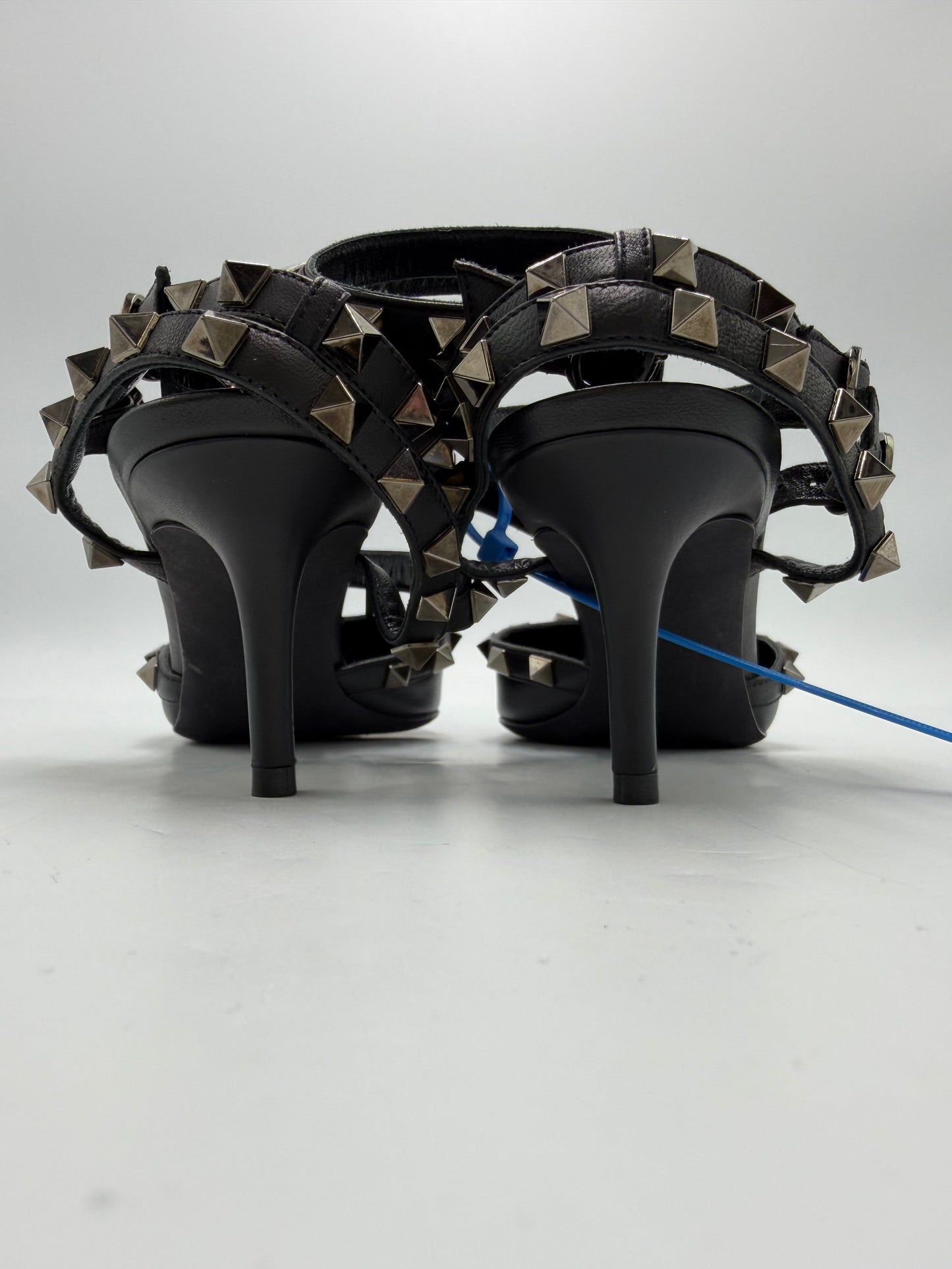 Sandals Luxury Designer By Valentino-garavani In Black, Size: 6.5