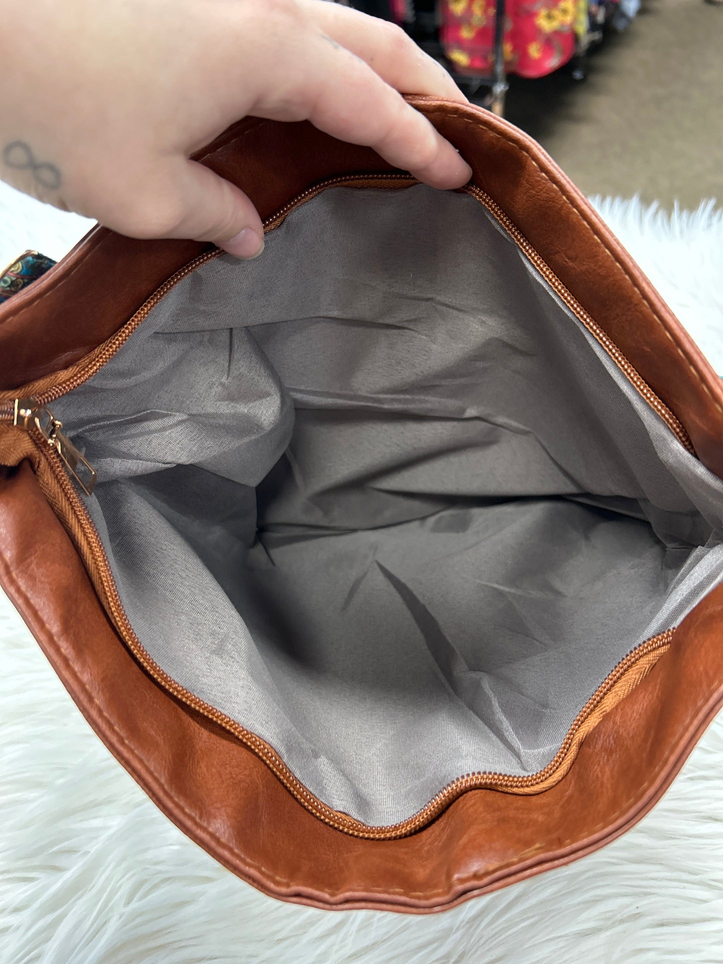 Handbag By Clothes Mentor In Brown, Size:Medium