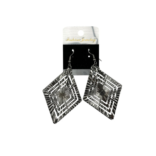 Earrings Dangle/Drop By Clothes Mentor In Silver