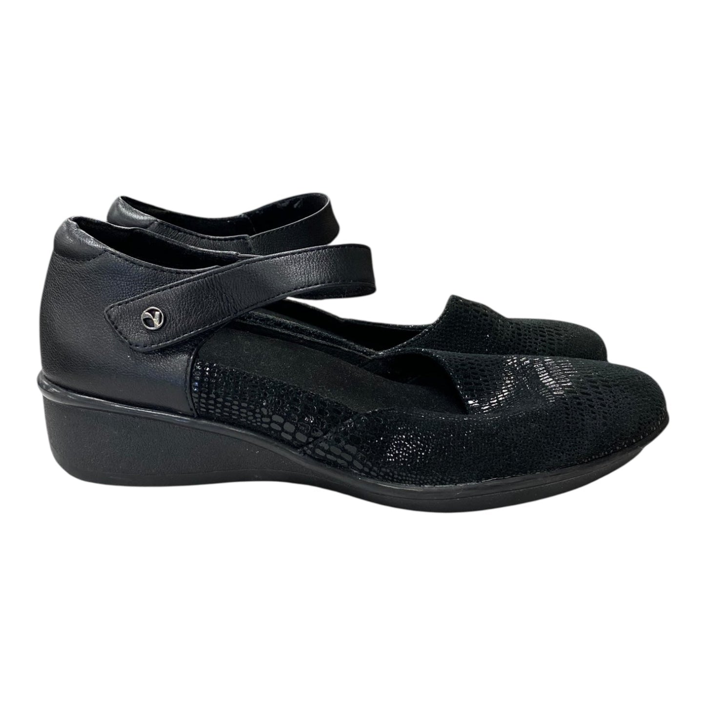 Shoes Flats By Clothes Mentor In Black, Size:6