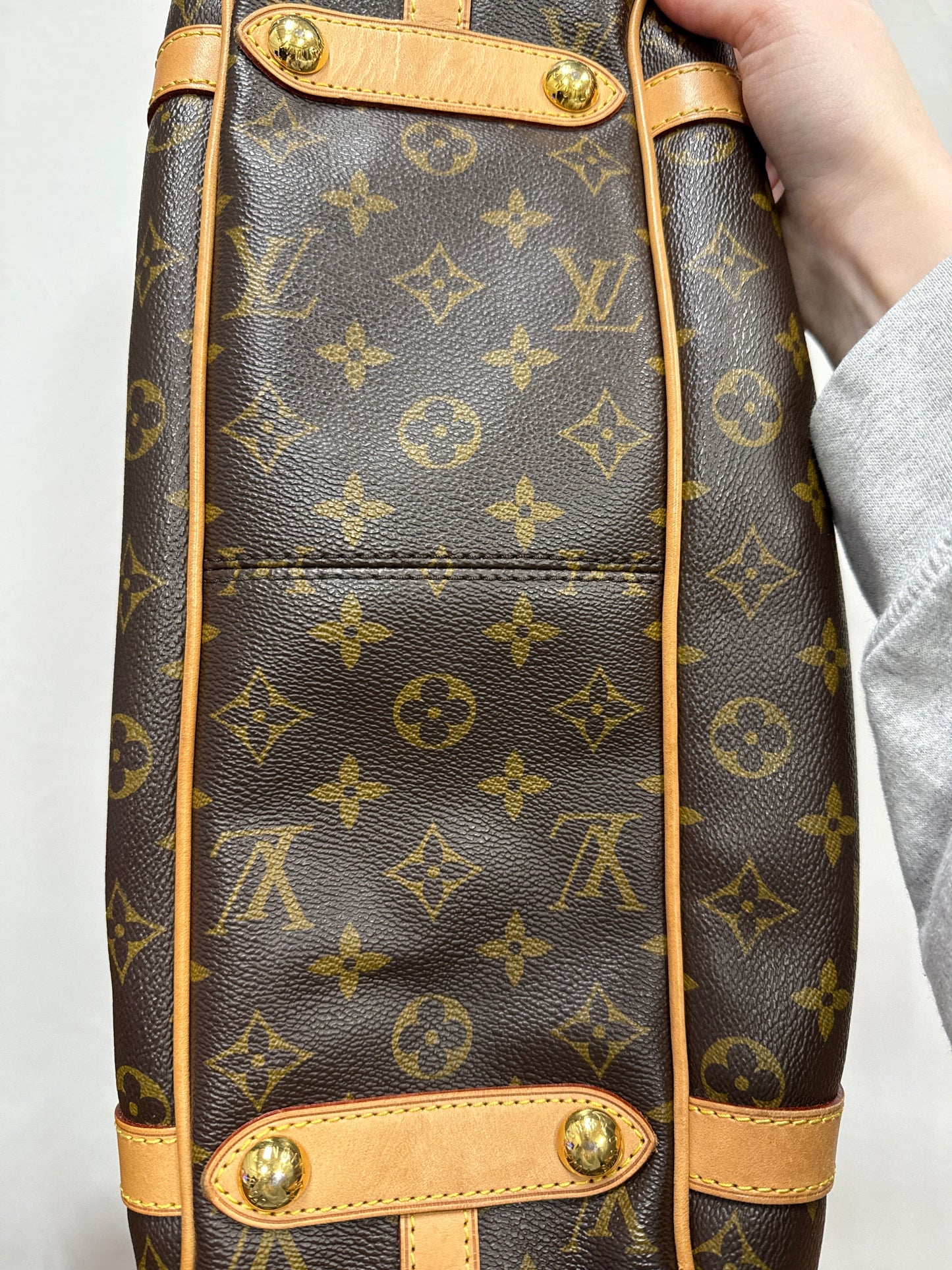 Handbag Luxury Designer By Louis Vuitton, Size: Medium