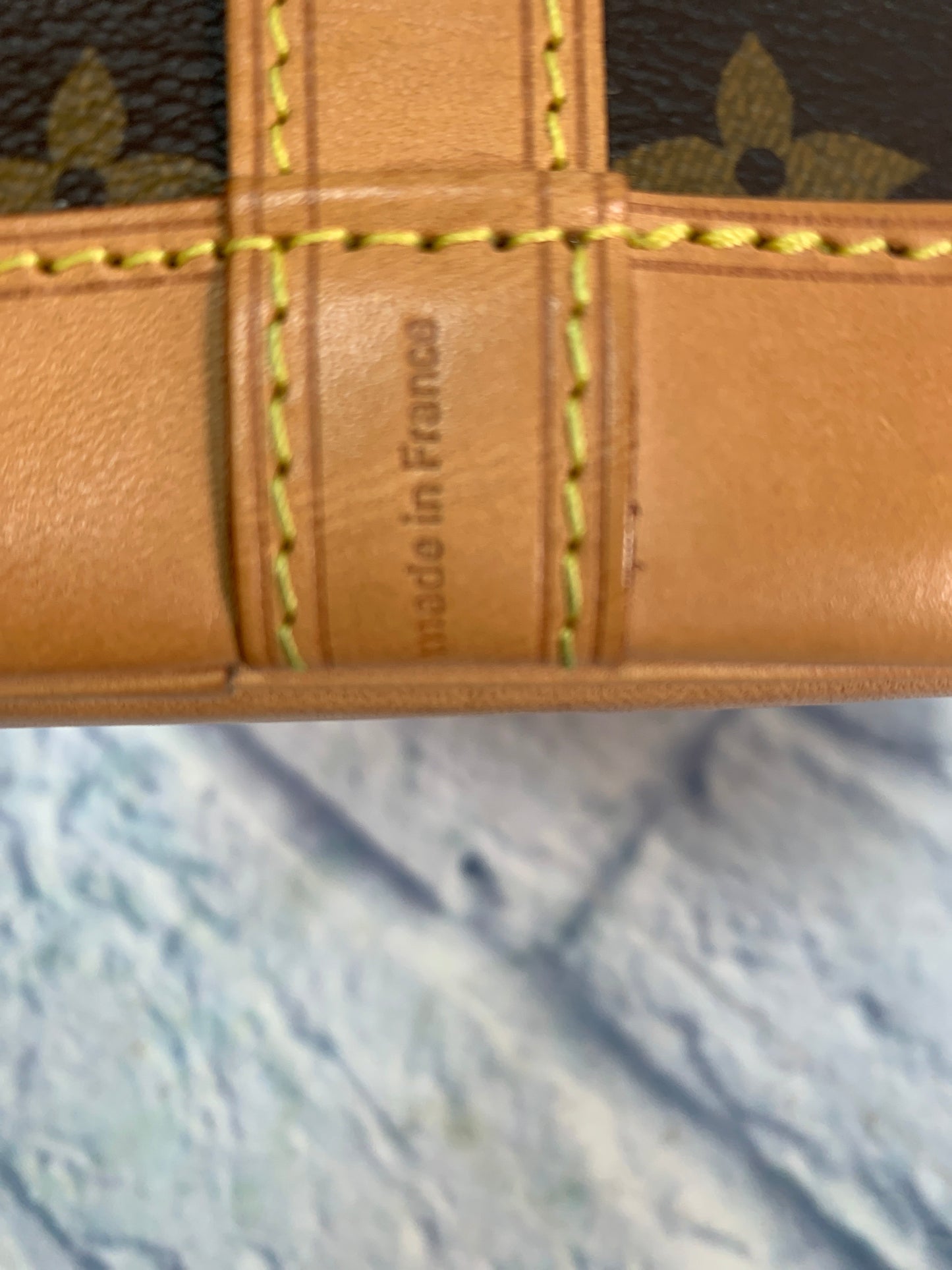 Handbag Luxury Designer By Louis Vuitton, Size: Medium