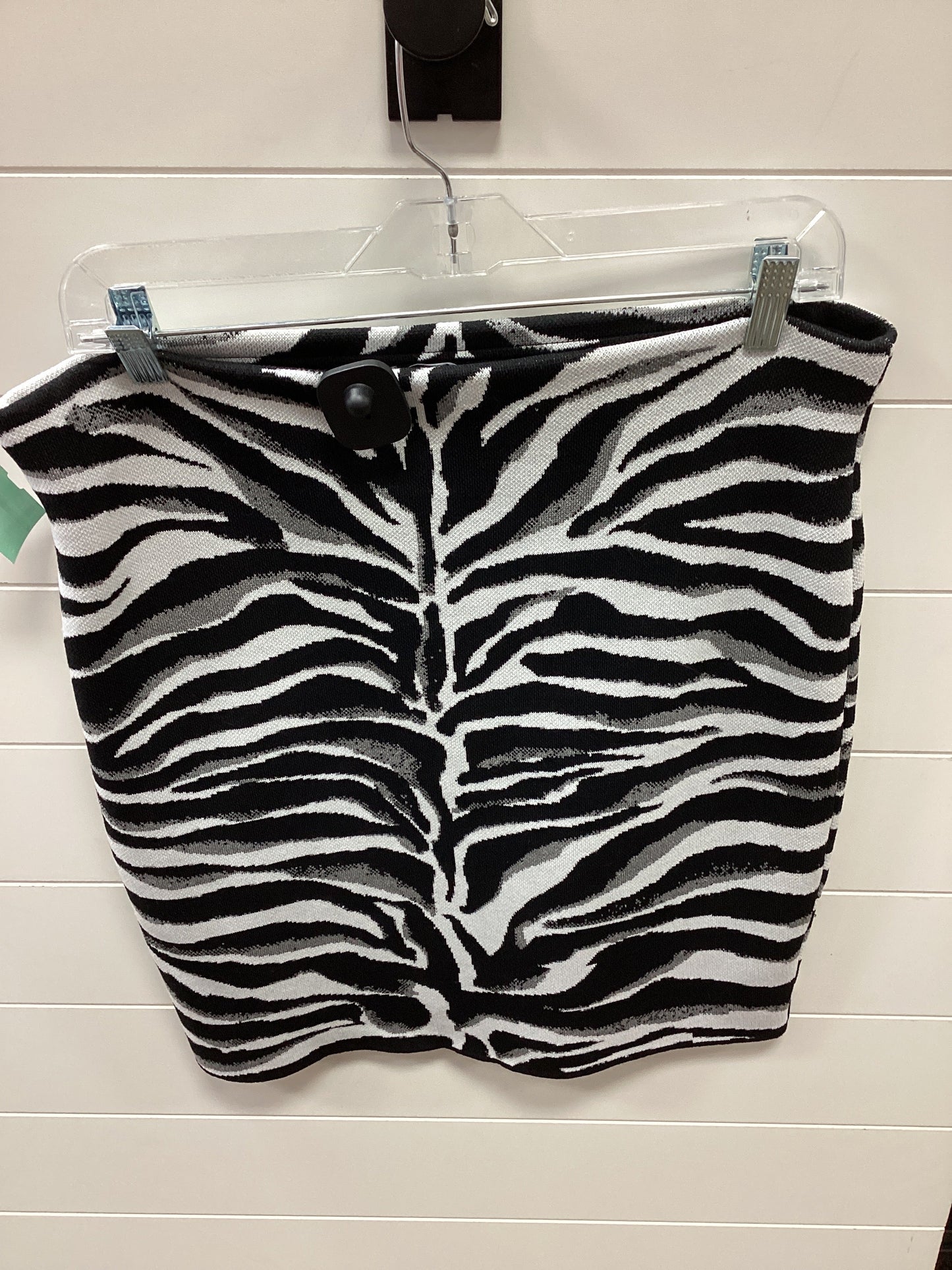 Skirt Mini & Short By Express In Animal Print, Size:L
