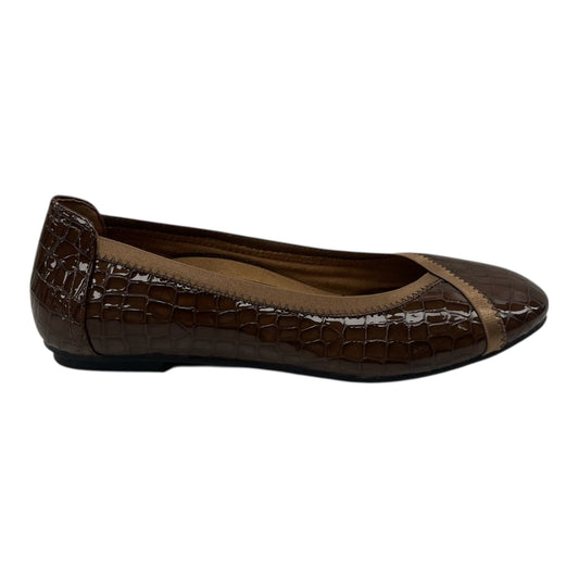 Shoes Flats By Vionic In Brown, Size:7