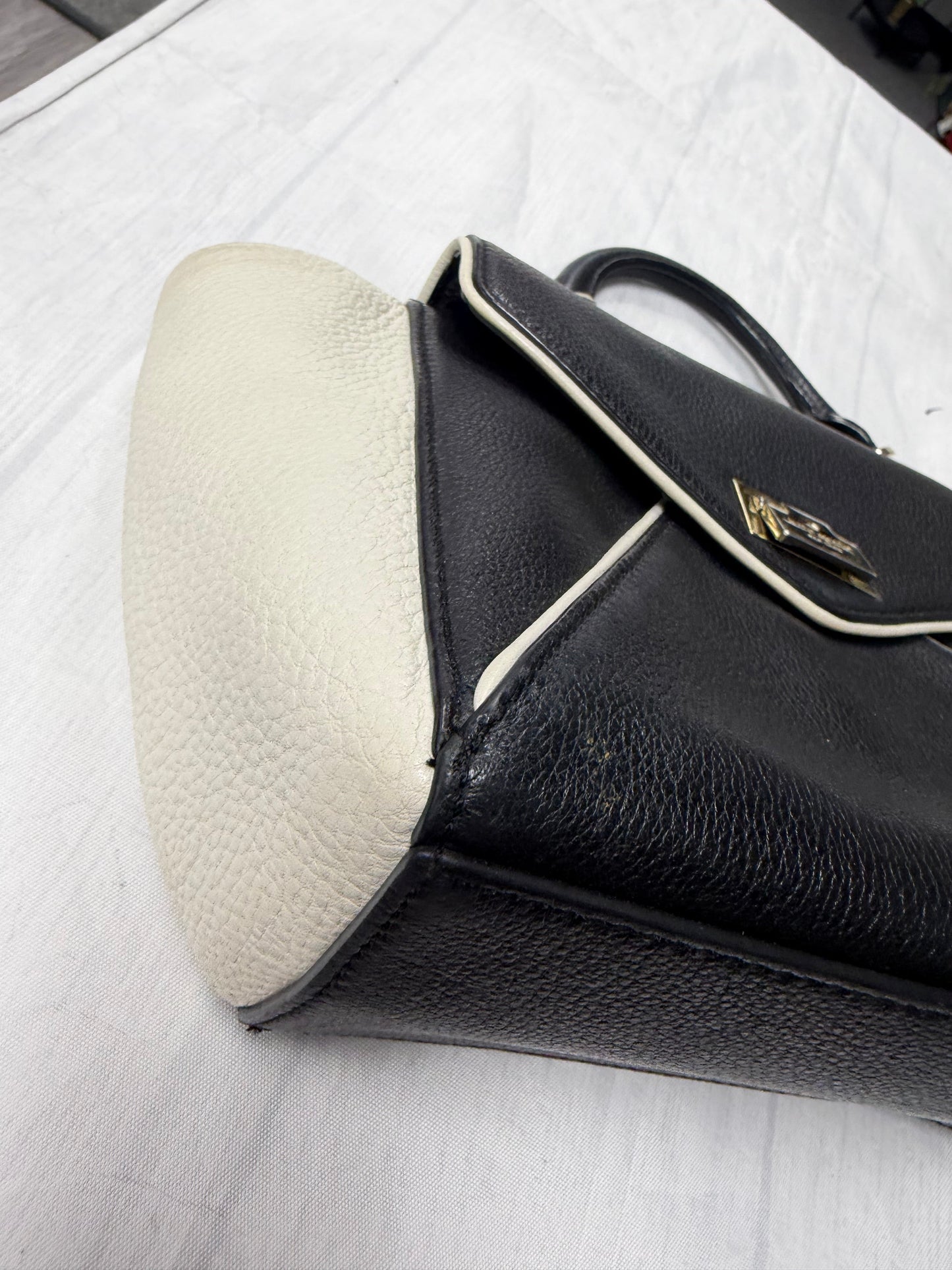 Handbag Designer By Kate Spade In Black, Size:Medium