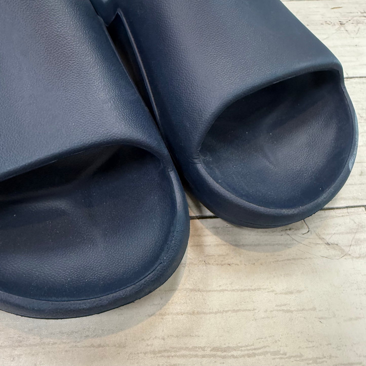 Shoes Flats By Gym Shark In Navy, Size: 7