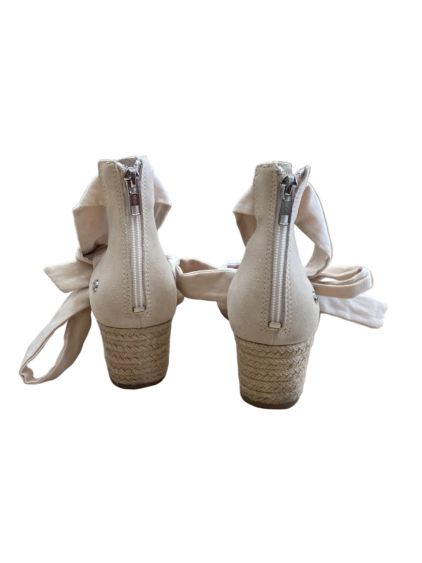 Sandals Designer By Ugg In Cream, Size:9