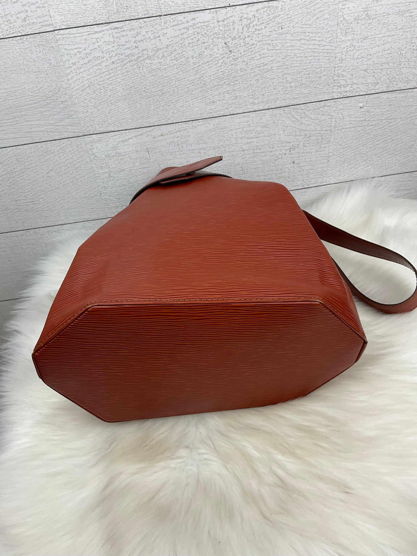 Handbag Luxury Designer By Louis Vuitton, Size: Medium